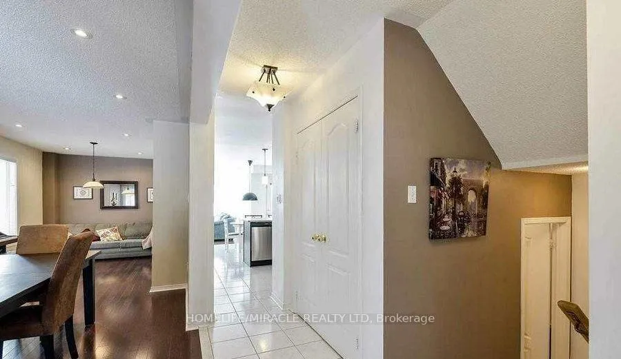 Photo 3 of 12 Willow Park Drive, Brampton, Sandringham-Wellington — HOMEH