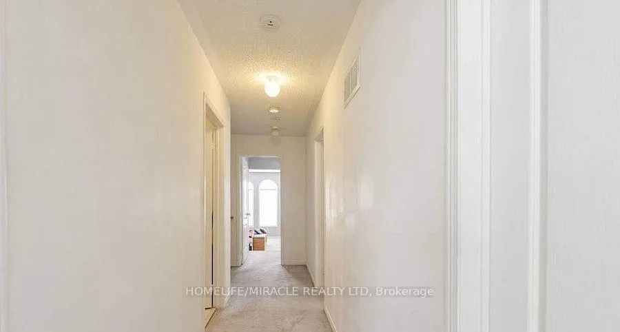 Photo 7 of 12 Willow Park Drive, Brampton, Sandringham-Wellington — HOMEH