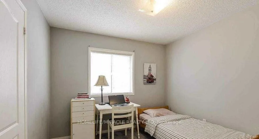 Photo 10 of 12 Willow Park Drive, Brampton, Sandringham-Wellington — HOMEH