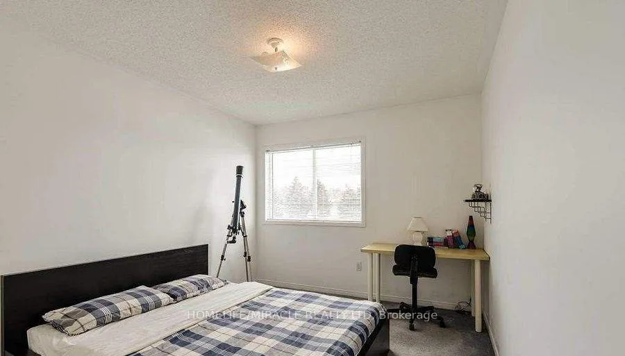 Photo 13 of 12 Willow Park Drive, Brampton, Sandringham-Wellington — HOMEH