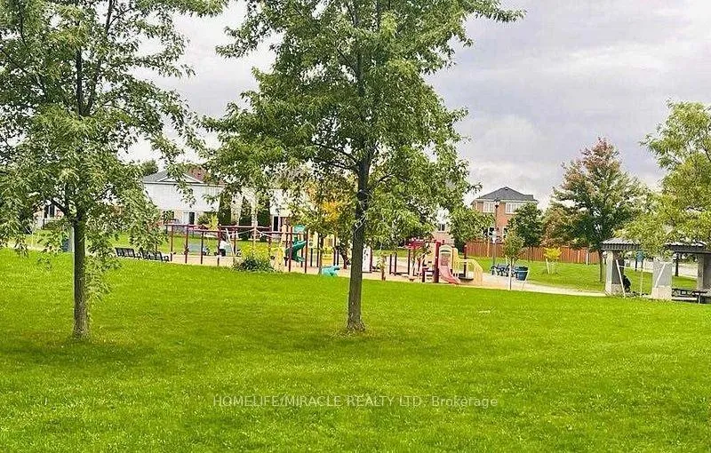 Photo 25 of 12 Willow Park Drive, Brampton, Sandringham-Wellington — HOMEH