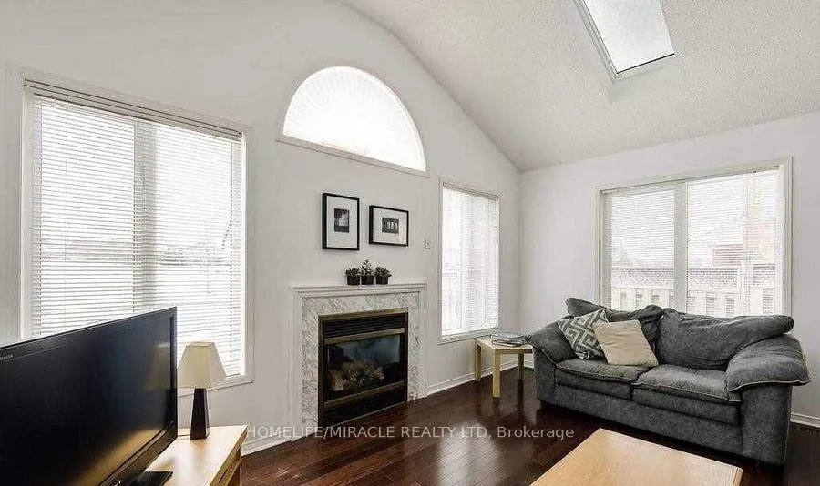 Photo 28 of 12 Willow Park Drive, Brampton, Sandringham-Wellington — HOMEH