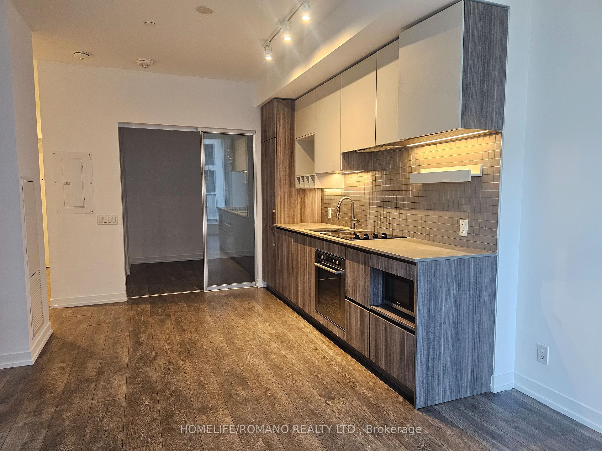 Front of Unit 305, 5 Buttermill Avenue