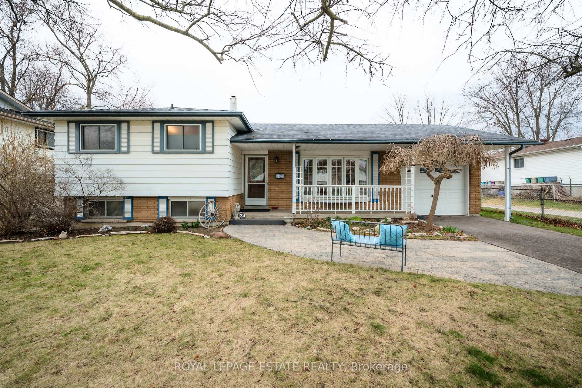 Photo 1 of 33 Burrells Road, Ajax, South East — HOMEH
