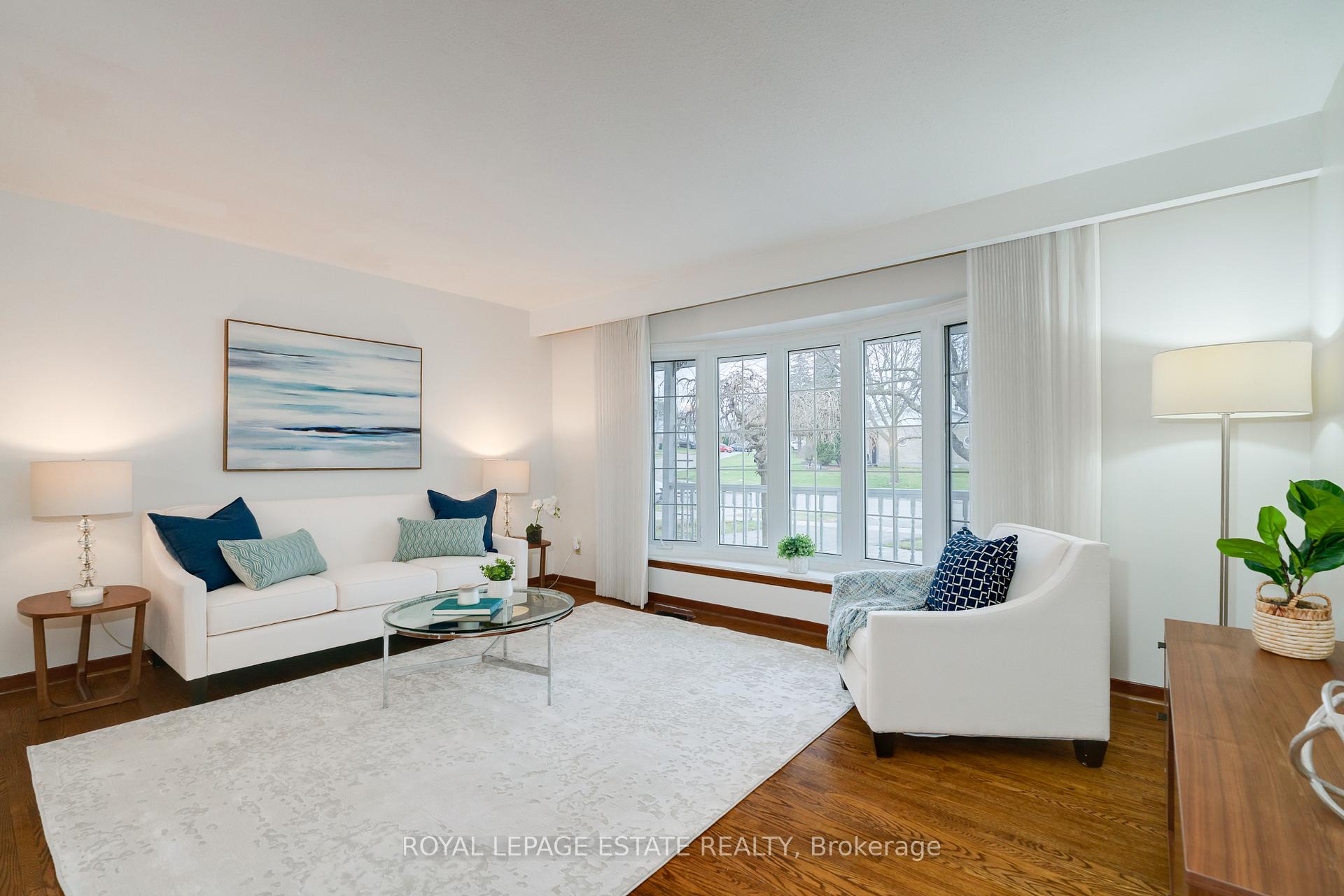 Photo 3 of 33 Burrells Road, Ajax, South East — HOMEH