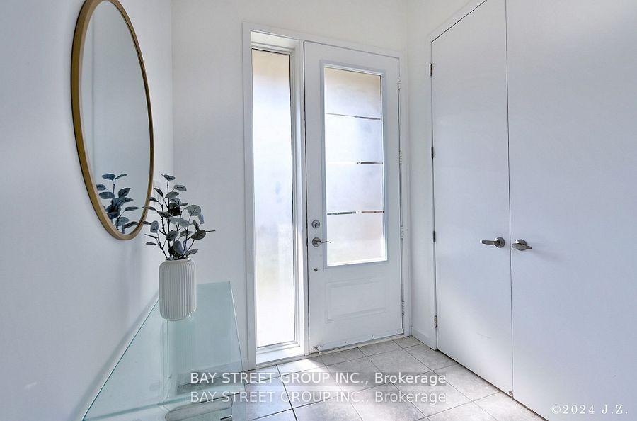 Photo 7 of 60 Elyse Court, Aurora, Bayview Northeast — HOMEH