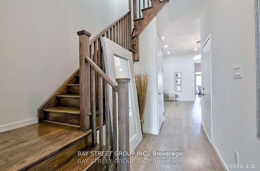 Photo 8 of 60 Elyse Court, Aurora, Bayview Northeast — HOMEH