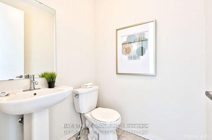 Photo 9 of 60 Elyse Court, Aurora, Bayview Northeast — HOMEH