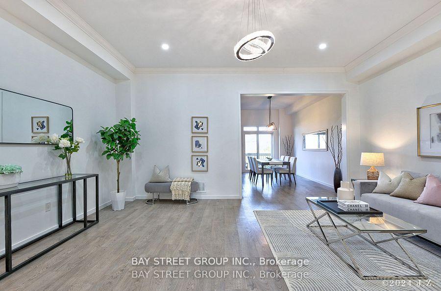 Photo 10 of 60 Elyse Court, Aurora, Bayview Northeast — HOMEH