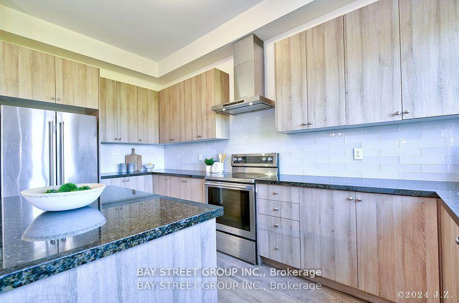 Photo 18 of 60 Elyse Court, Aurora, Bayview Northeast — HOMEH