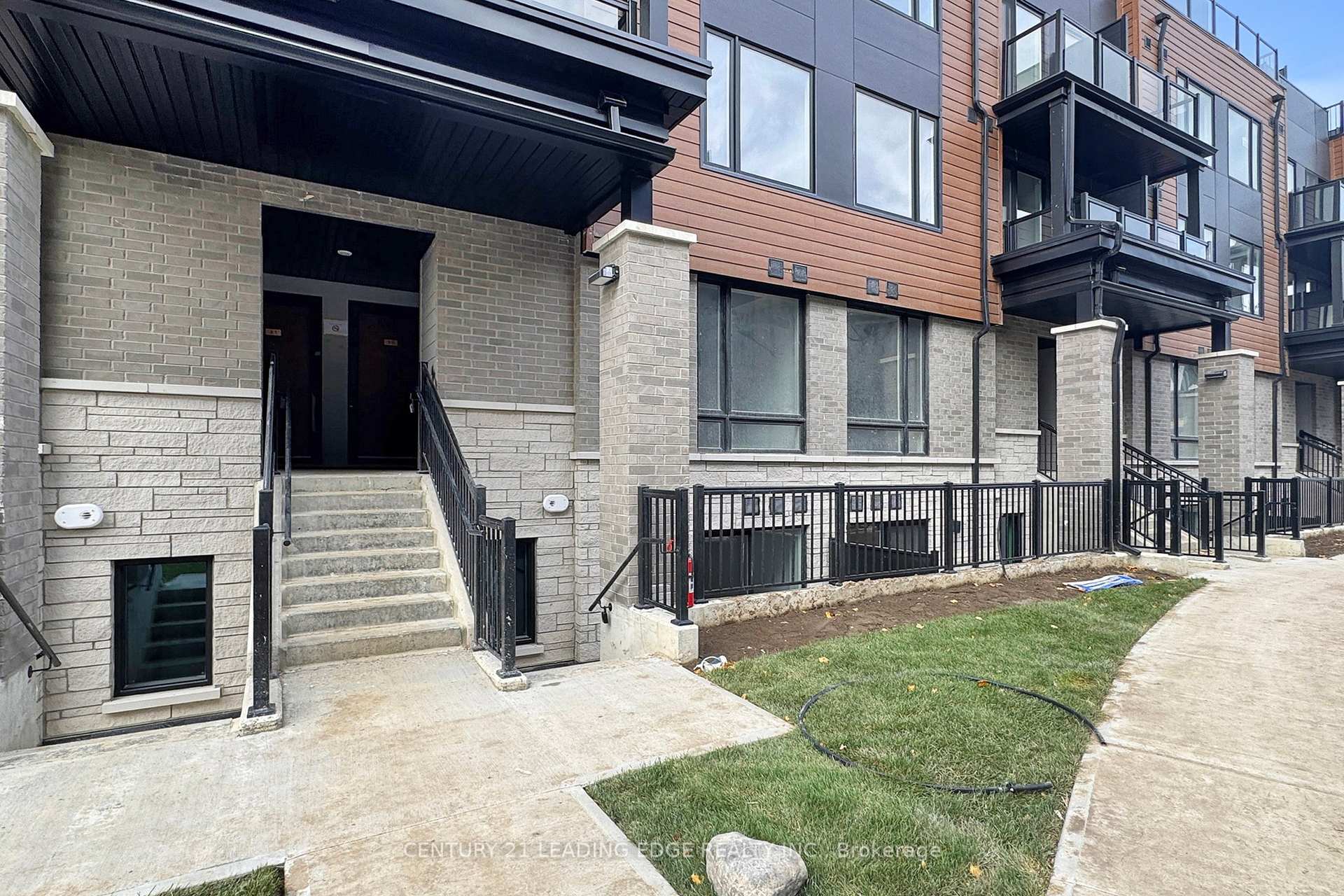 Photo 5 of Unit 29, 113 Marydale Avenue, Markham, Middlefield — HOMEH