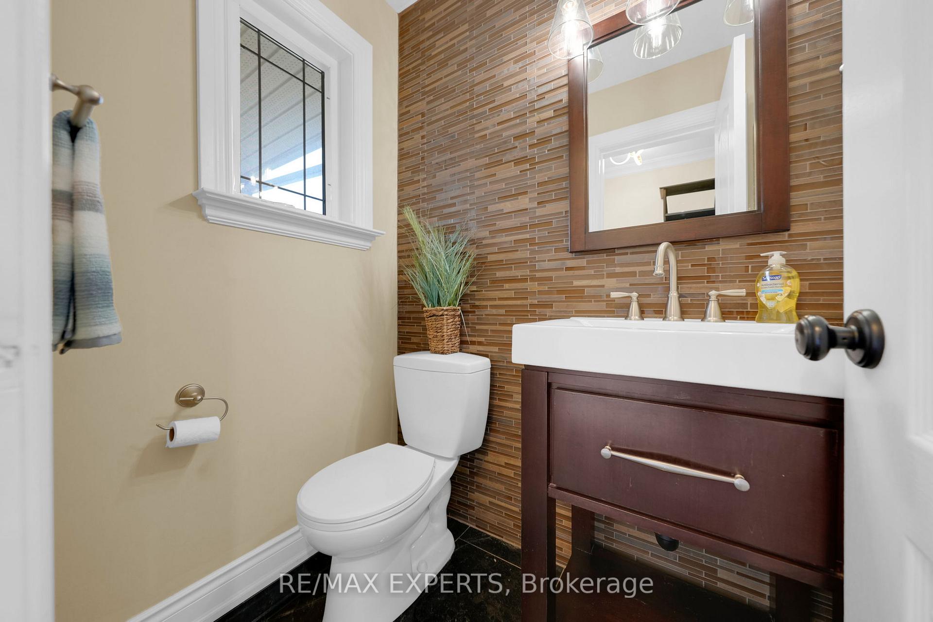 Photo 4 of 55 Manorwood Court, Caledon, Bolton North — HOMEH