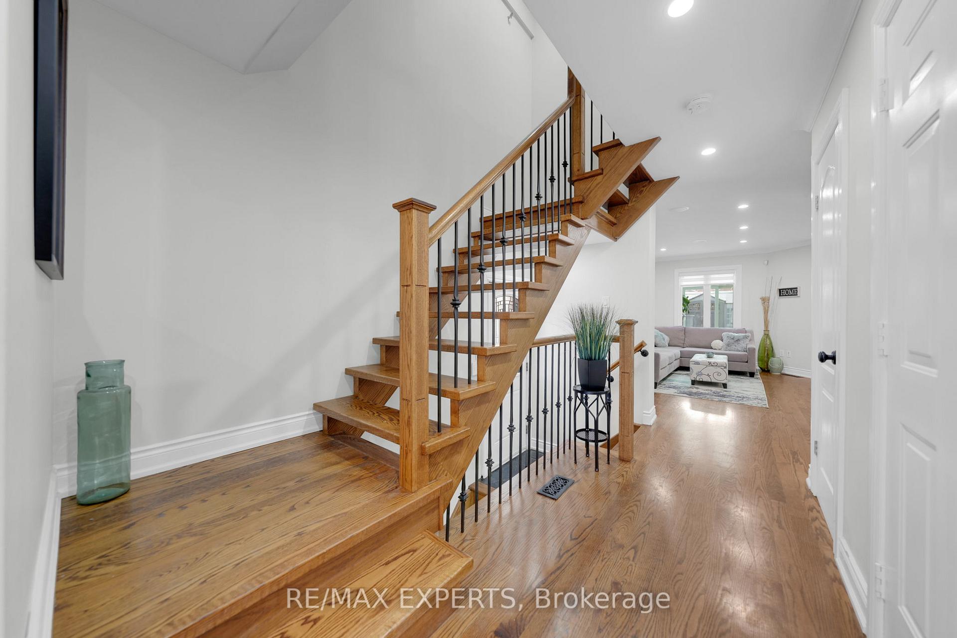 Photo 6 of 55 Manorwood Court, Caledon, Bolton North — HOMEH