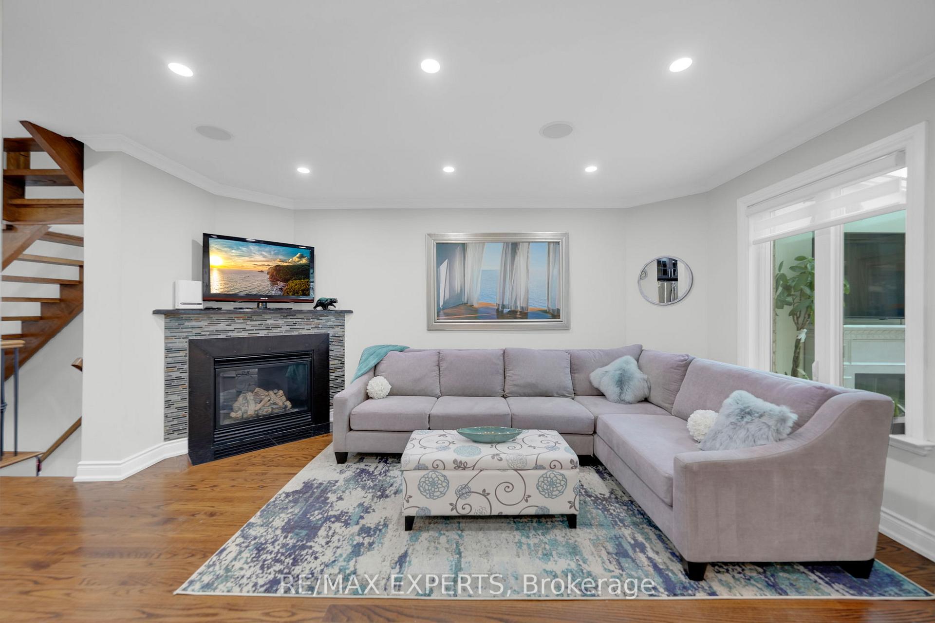 Photo 8 of 55 Manorwood Court, Caledon, Bolton North — HOMEH