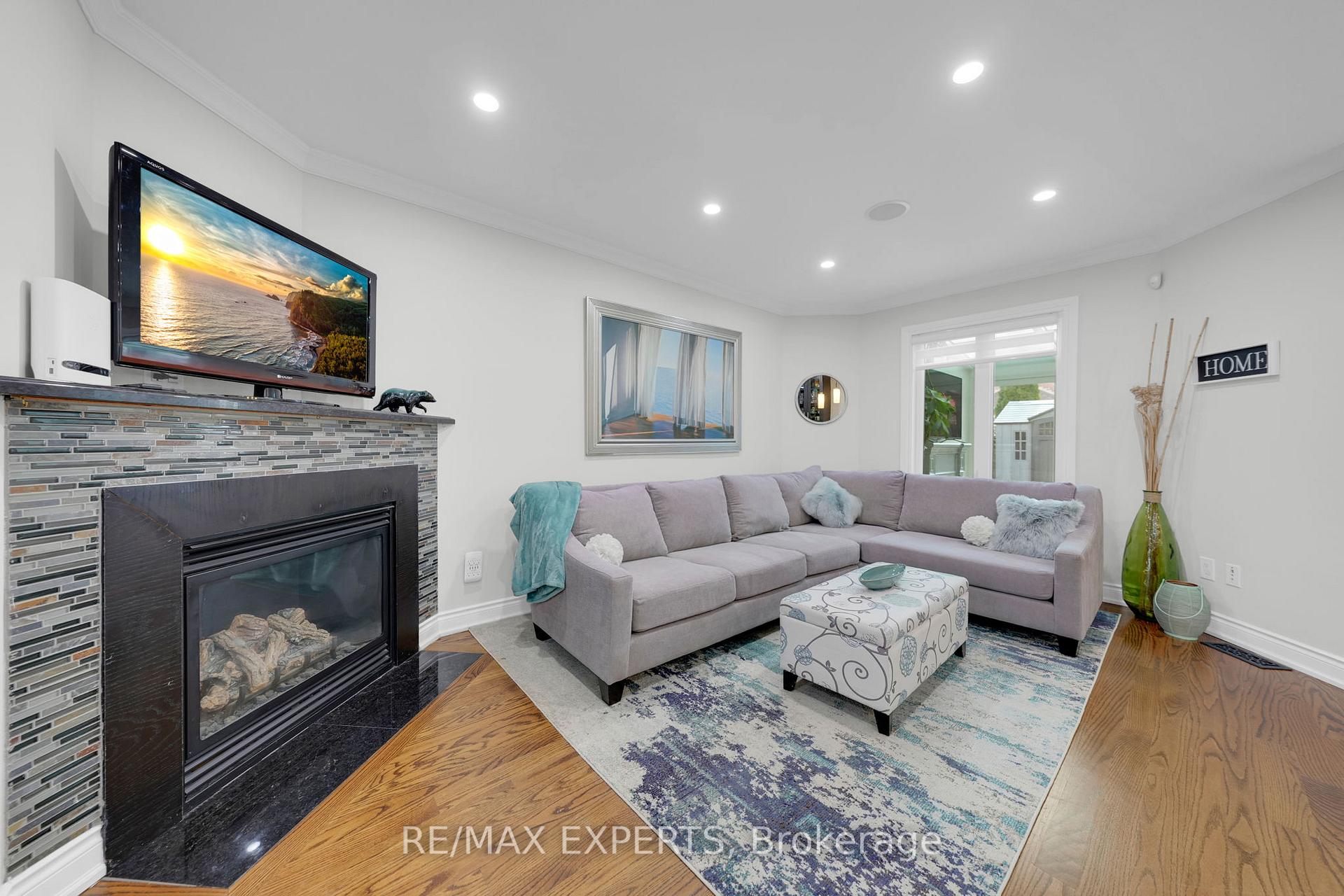 Photo 9 of 55 Manorwood Court, Caledon, Bolton North — HOMEH