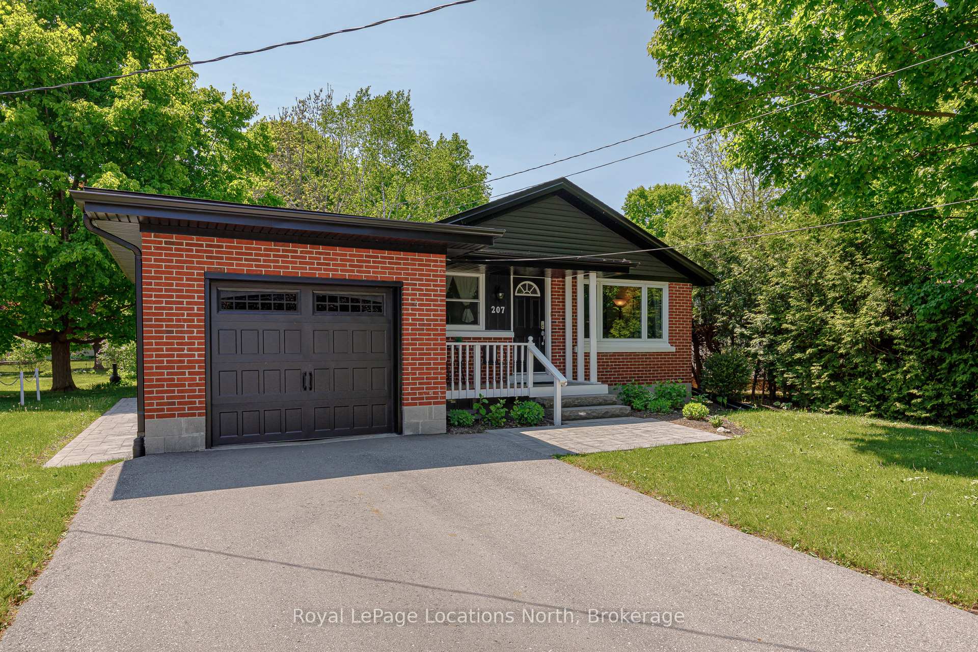 Photo 1 of 207 Mccrea Drive, Clearview, Stayner — HOMEH