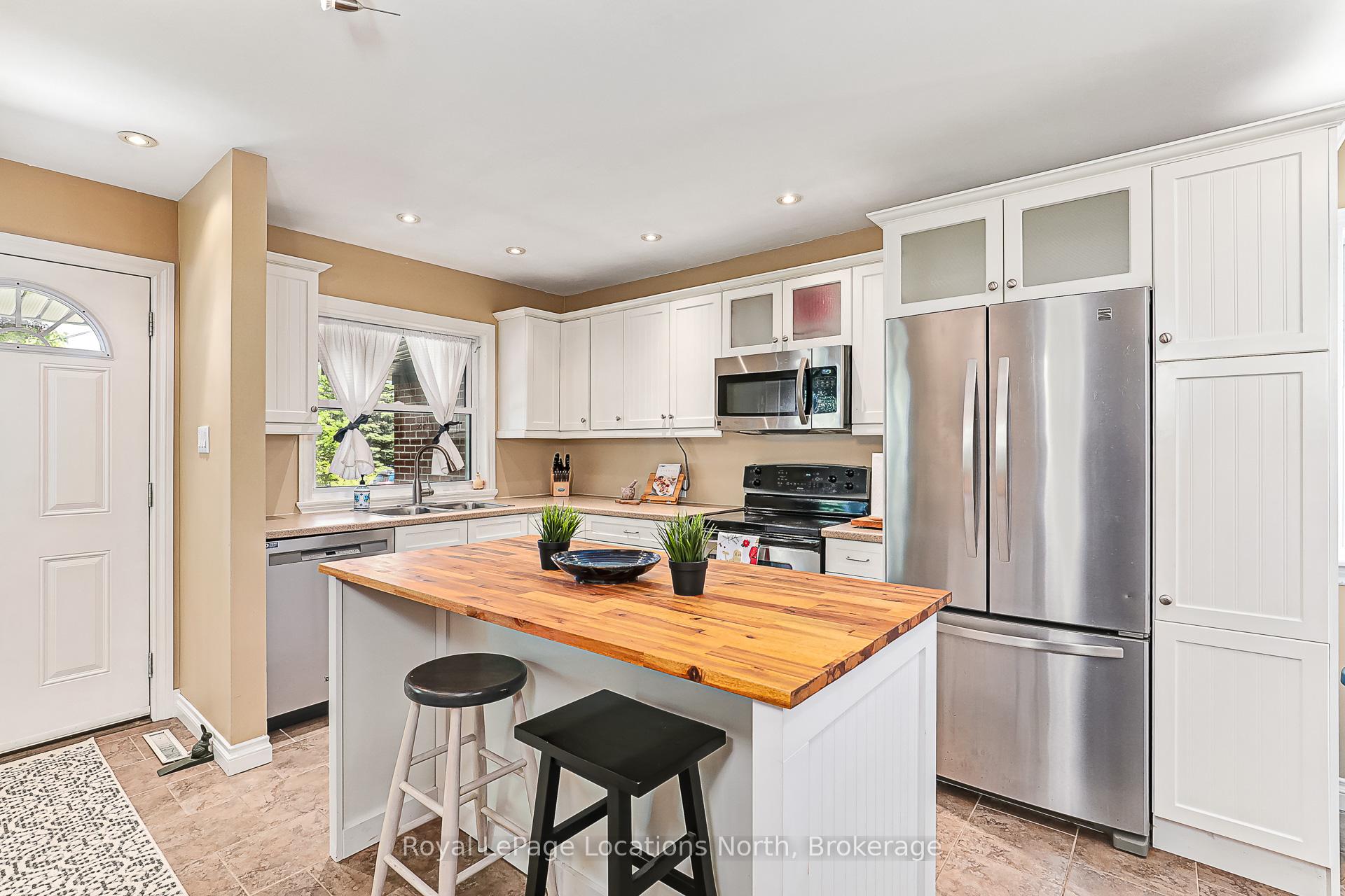 Photo 5 of 207 Mccrea Drive, Clearview, Stayner — HOMEH