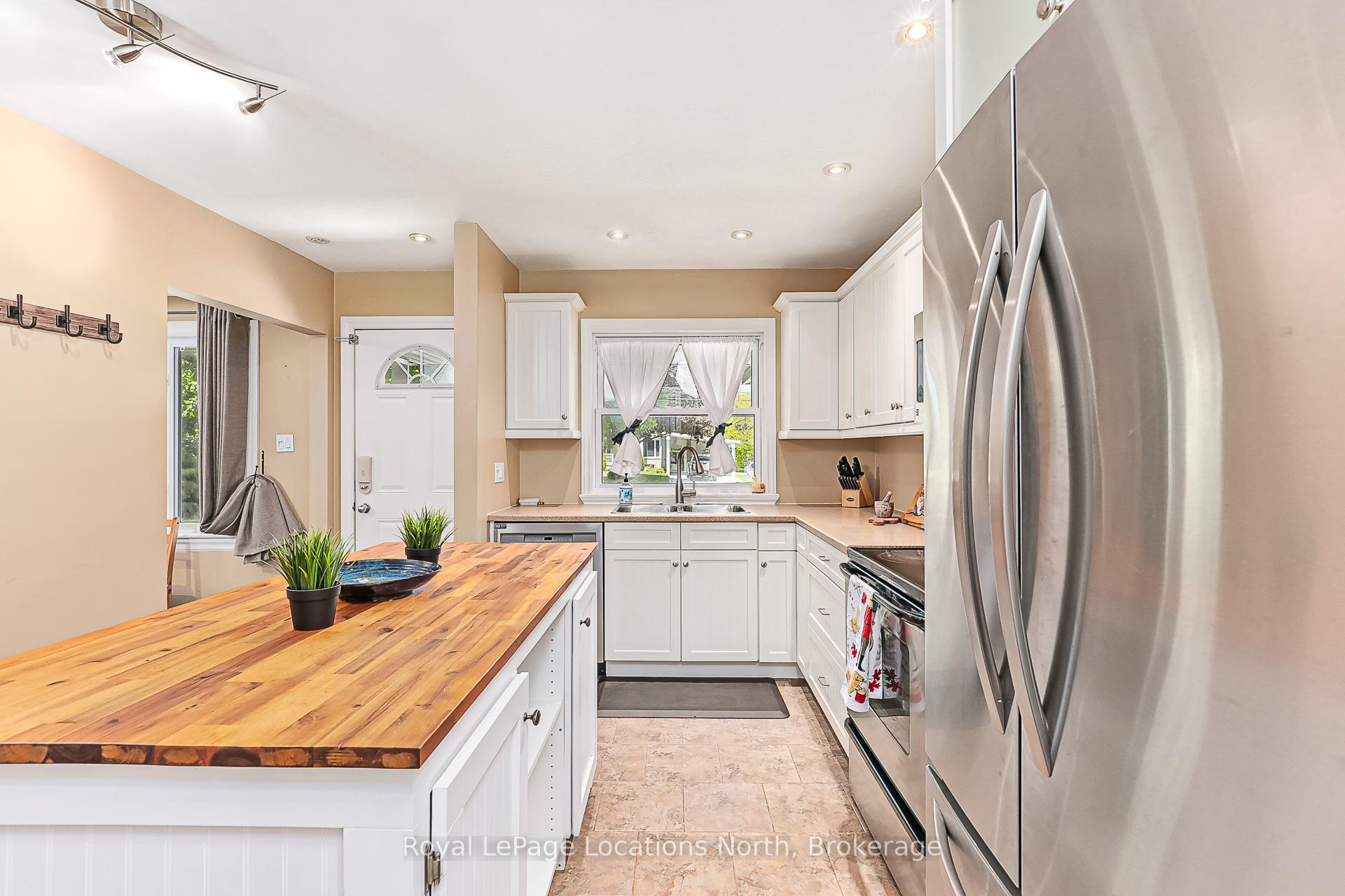 Photo 6 of 207 Mccrea Drive, Clearview, Stayner — HOMEH
