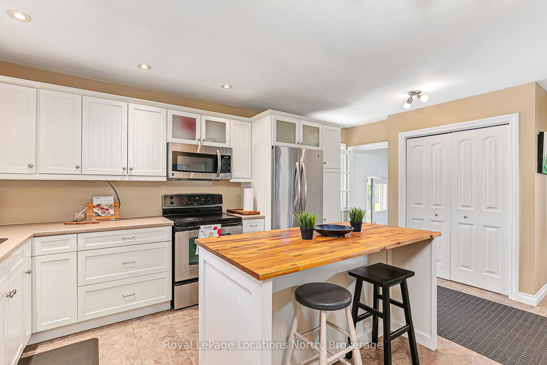Photo 7 of 207 Mccrea Drive, Clearview, Stayner — HOMEH