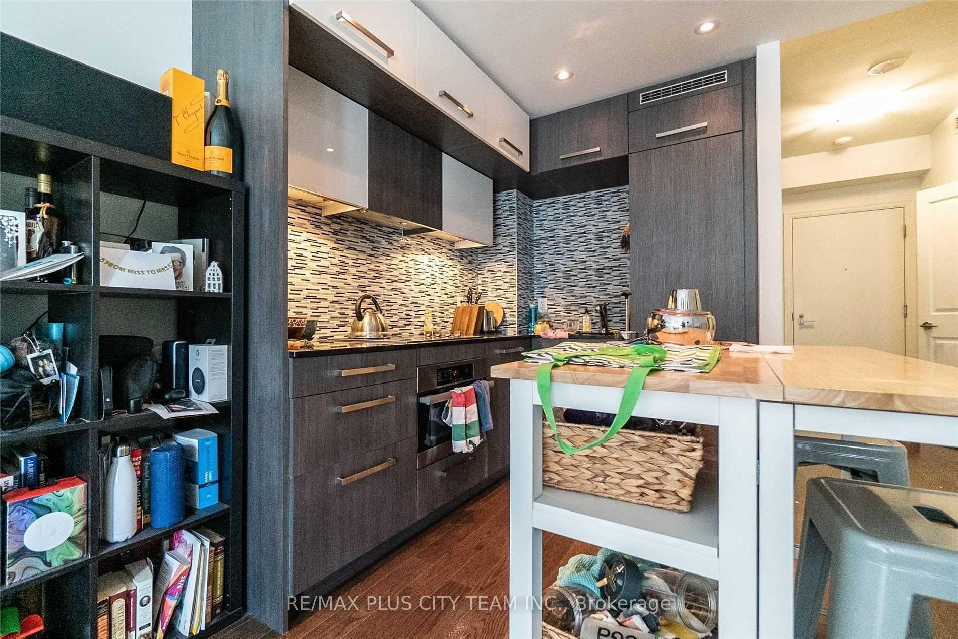 Photo 3 of Unit 1604, 8 The Esplanade, Toronto, Waterfront Communities — HOMEH