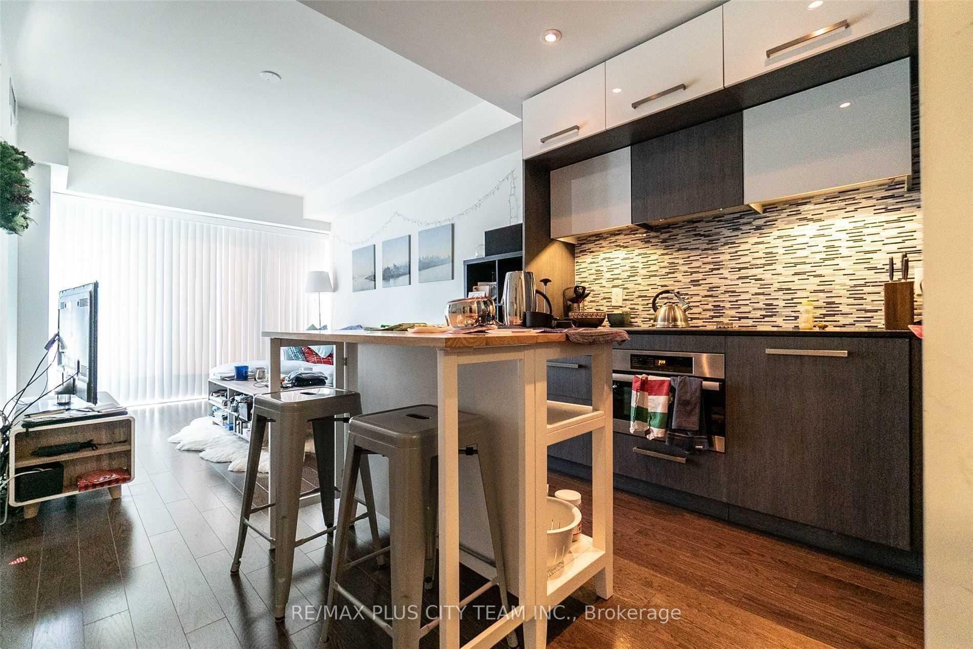 Photo 4 of Unit 1604, 8 The Esplanade, Toronto, Waterfront Communities — HOMEH