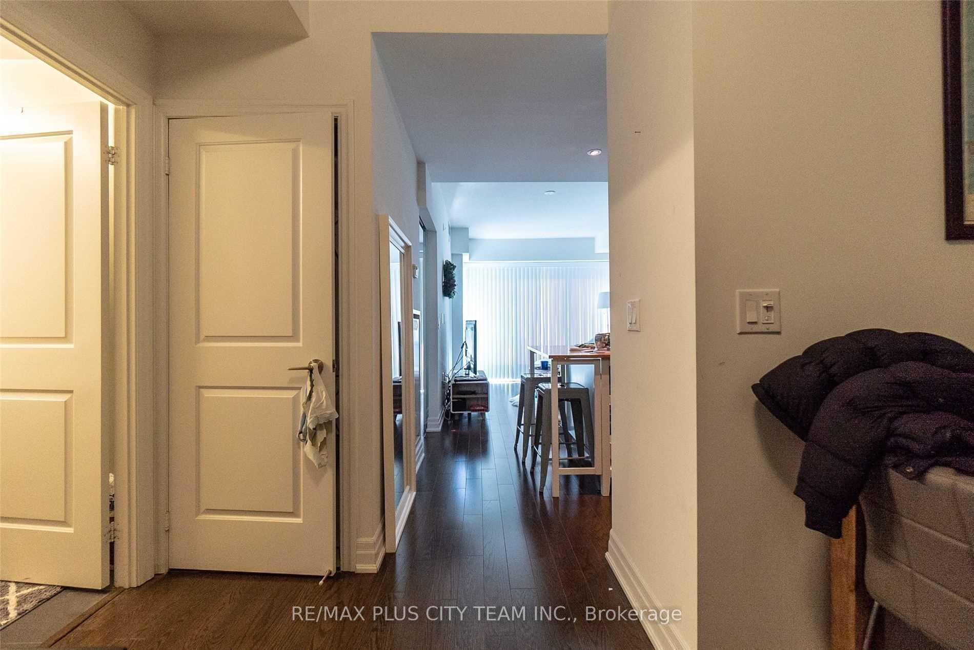 Photo 5 of Unit 1604, 8 The Esplanade, Toronto, Waterfront Communities — HOMEH