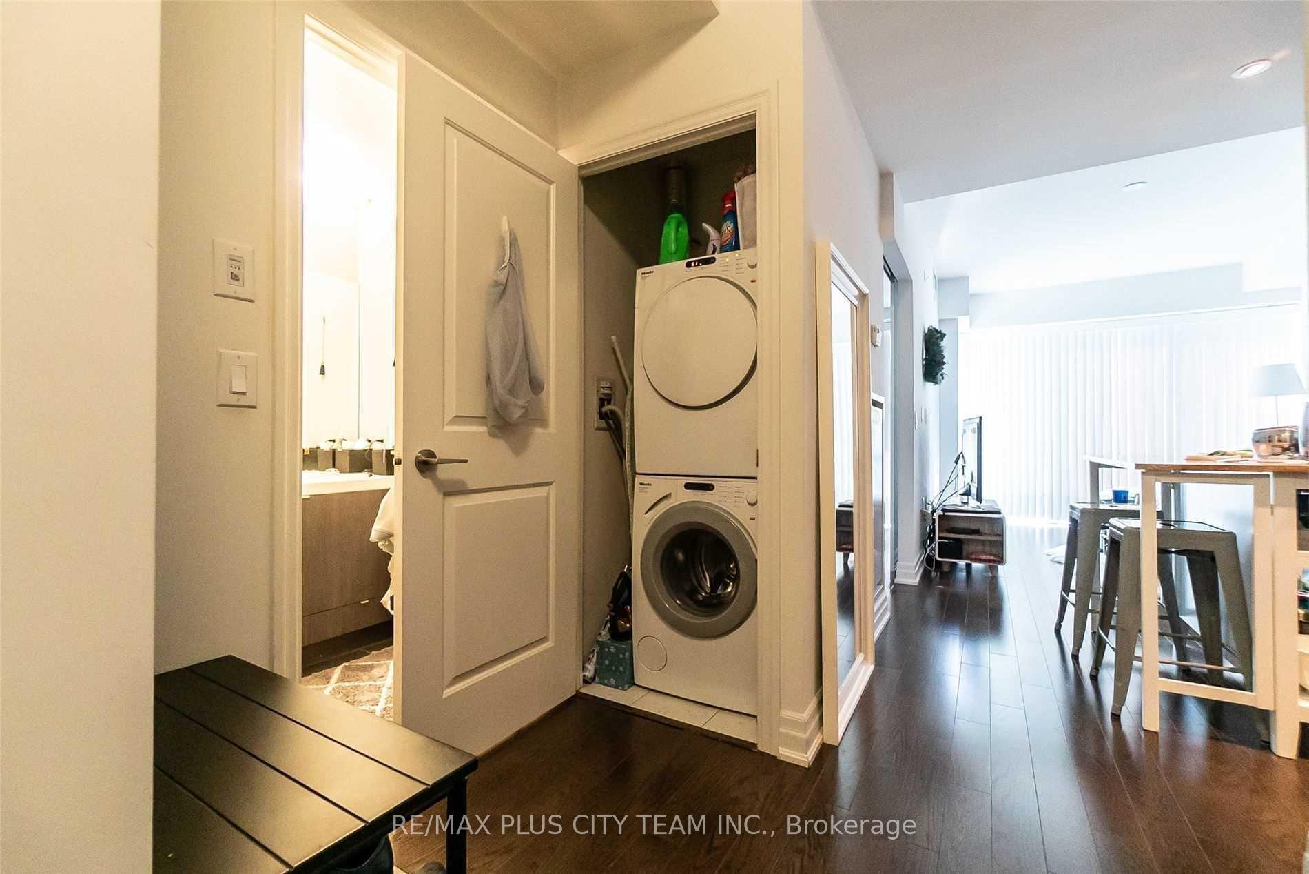 Photo 9 of Unit 1604, 8 The Esplanade, Toronto, Waterfront Communities — HOMEH