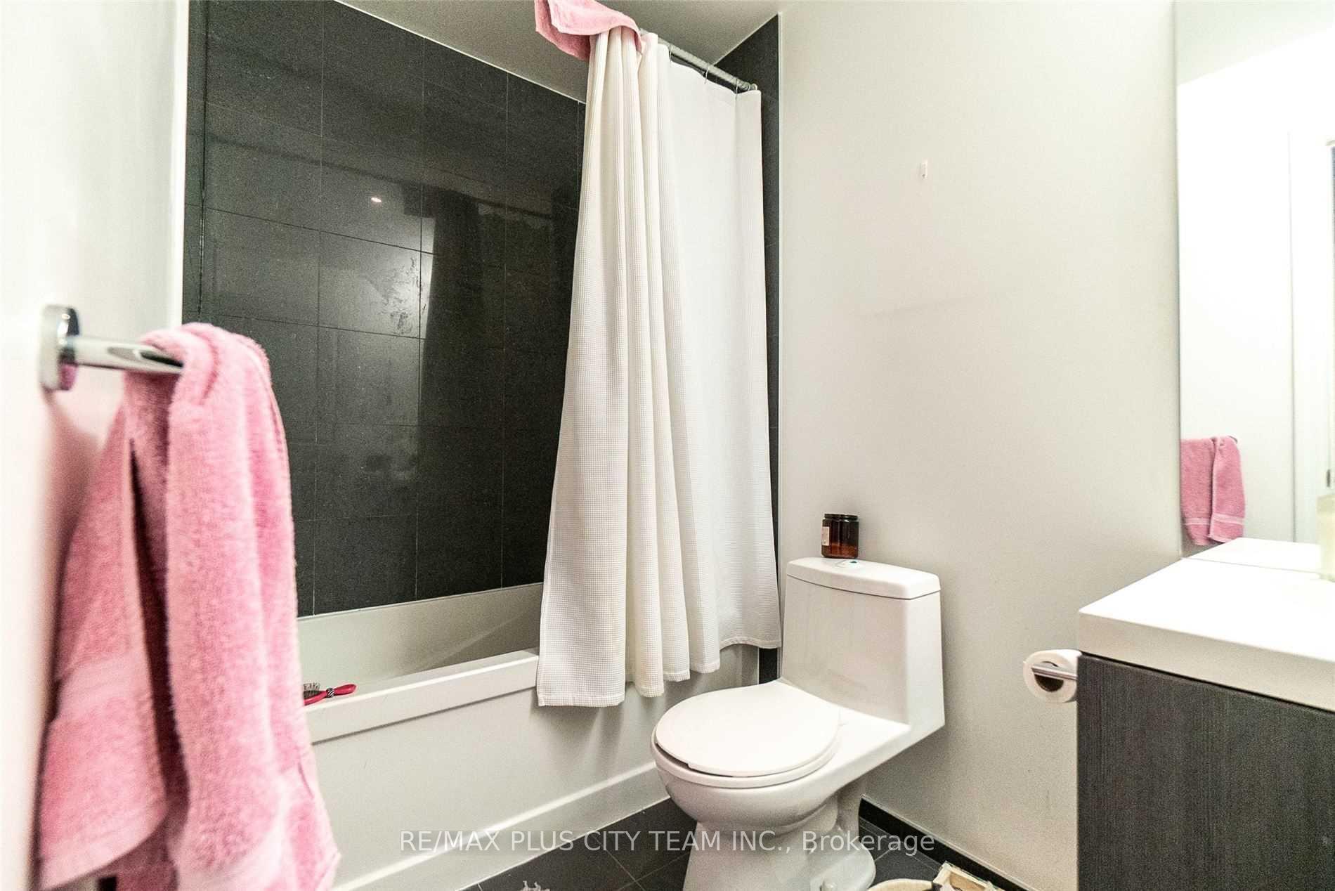 Photo 10 of Unit 1604, 8 The Esplanade, Toronto, Waterfront Communities — HOMEH