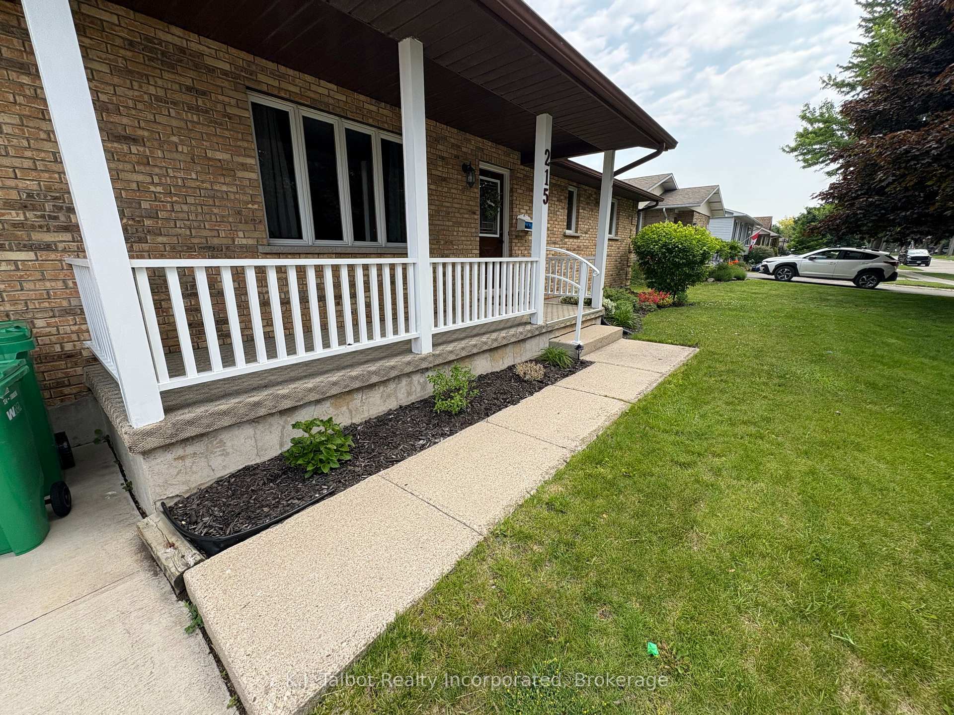 Photo 2 of 215 Bennett Street E, Goderich, Goderich (Town) — HOMEH