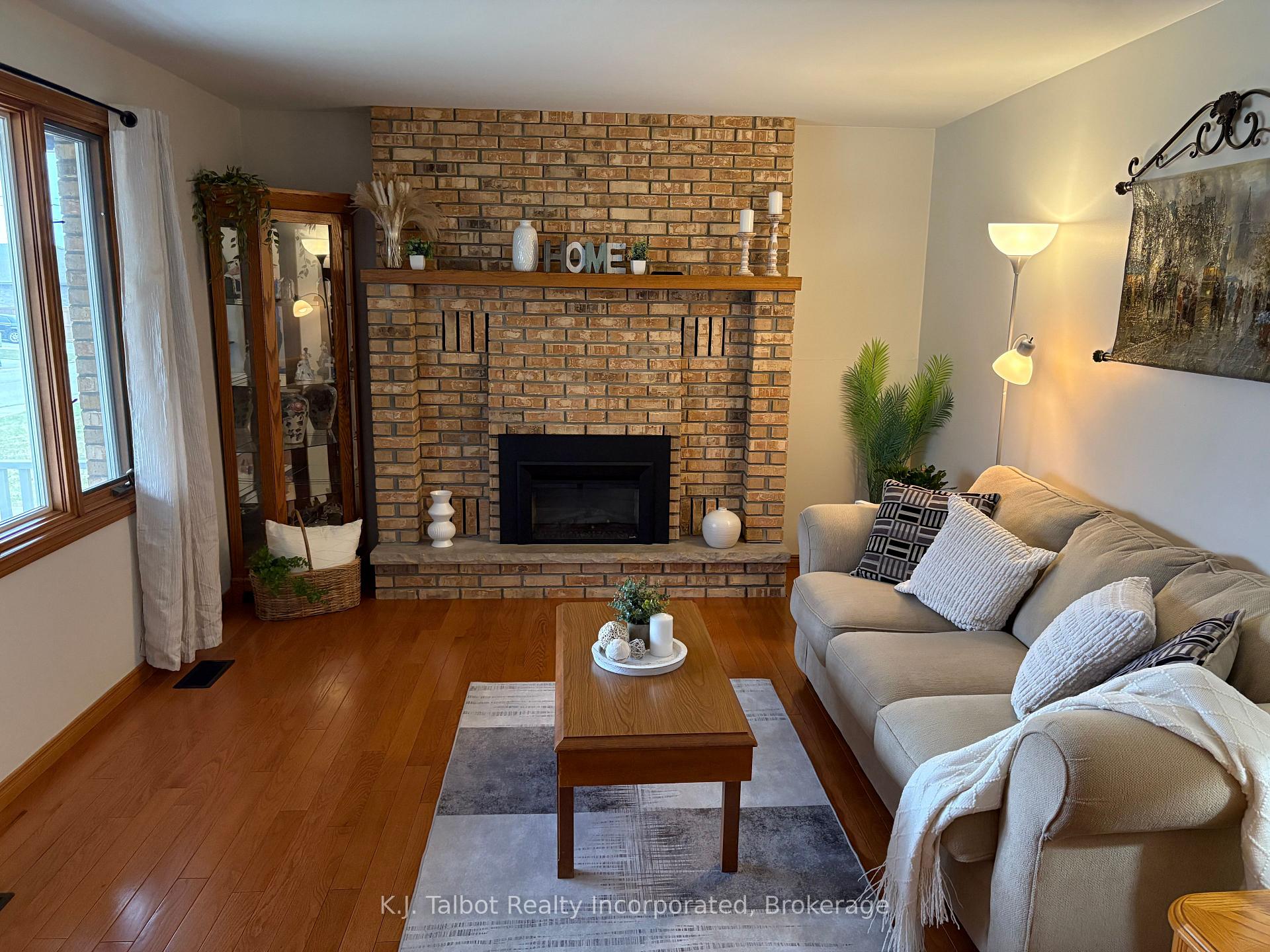 Photo 7 of 215 Bennett Street E, Goderich, Goderich (Town) — HOMEH