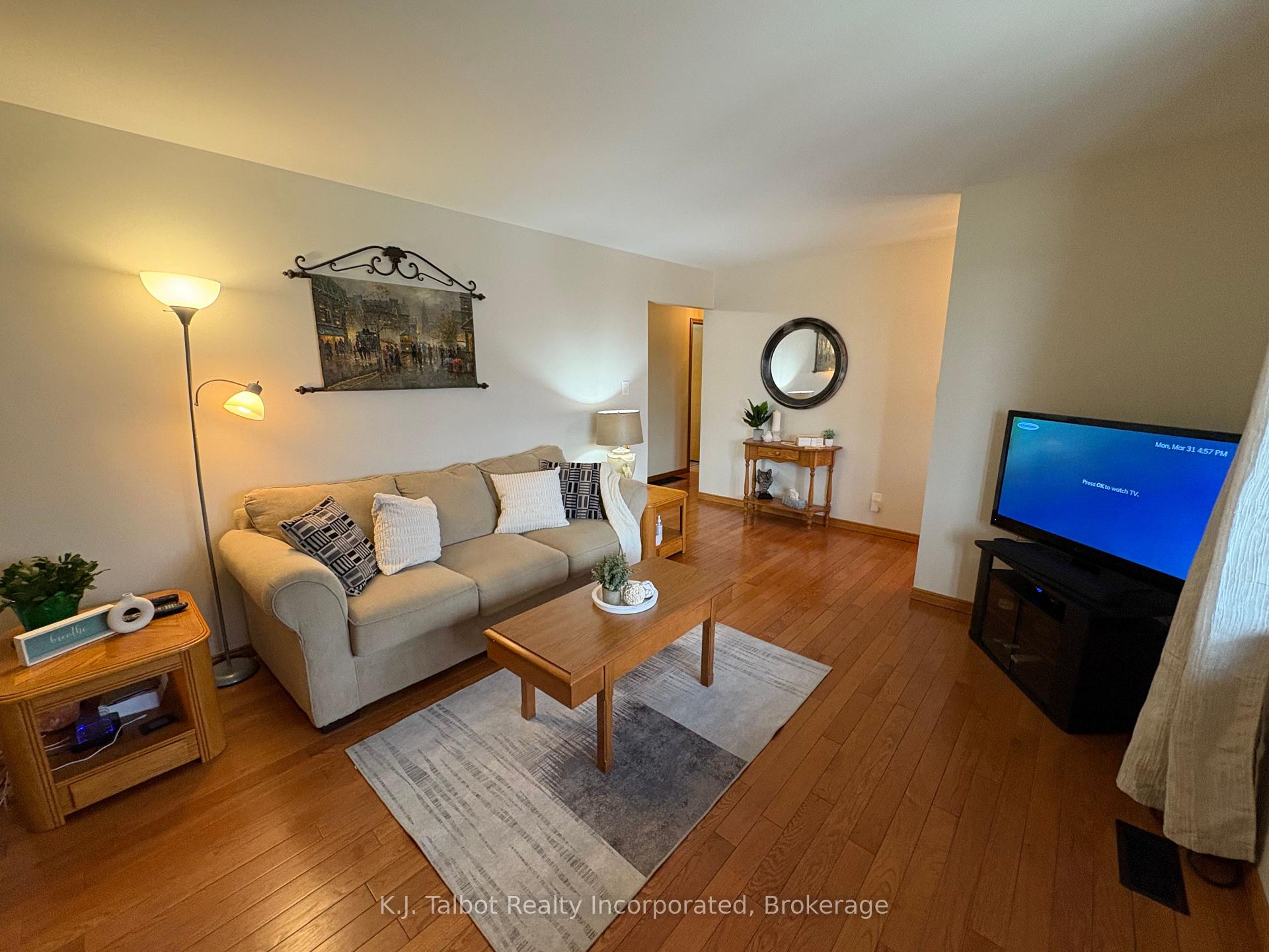 Photo 9 of 215 Bennett Street E, Goderich, Goderich (Town) — HOMEH