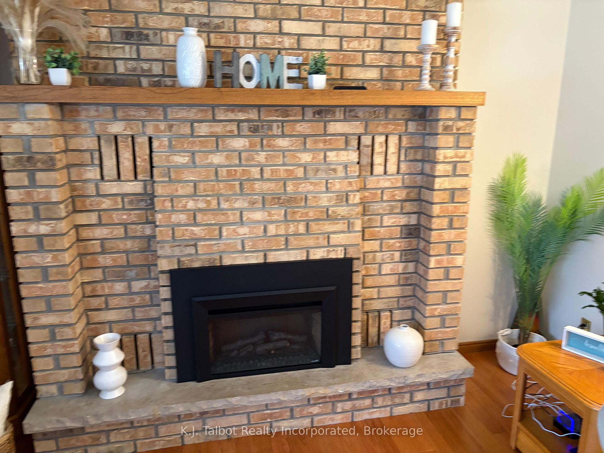 Photo 10 of 215 Bennett Street E, Goderich, Goderich (Town) — HOMEH