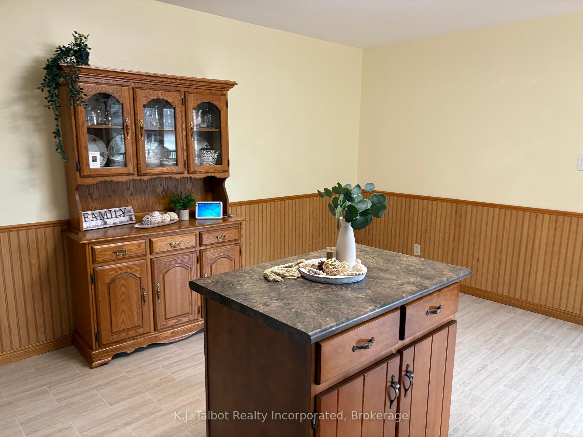 Photo 13 of 215 Bennett Street E, Goderich, Goderich (Town) — HOMEH