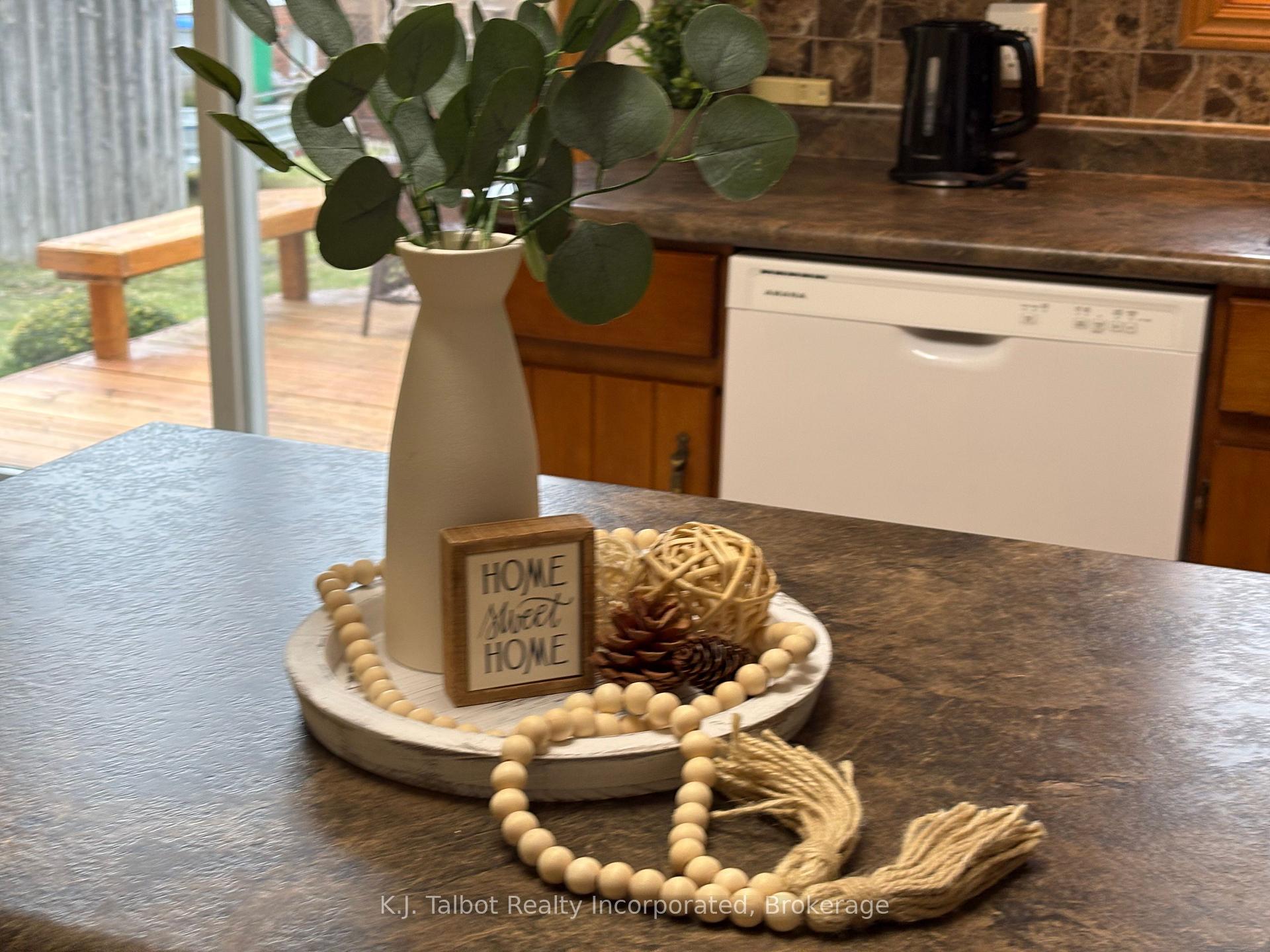Photo 14 of 215 Bennett Street E, Goderich, Goderich (Town) — HOMEH