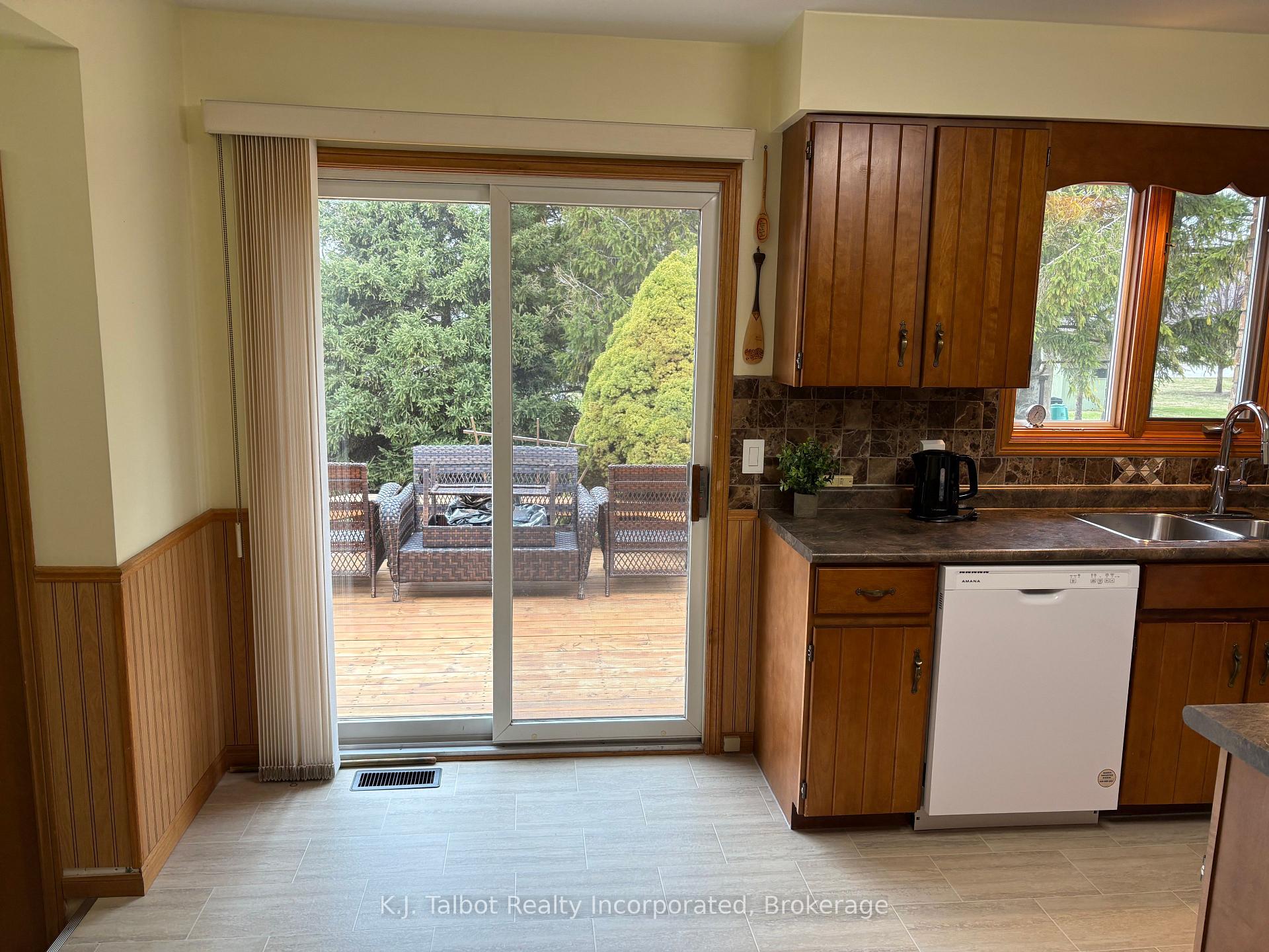 Photo 16 of 215 Bennett Street E, Goderich, Goderich (Town) — HOMEH