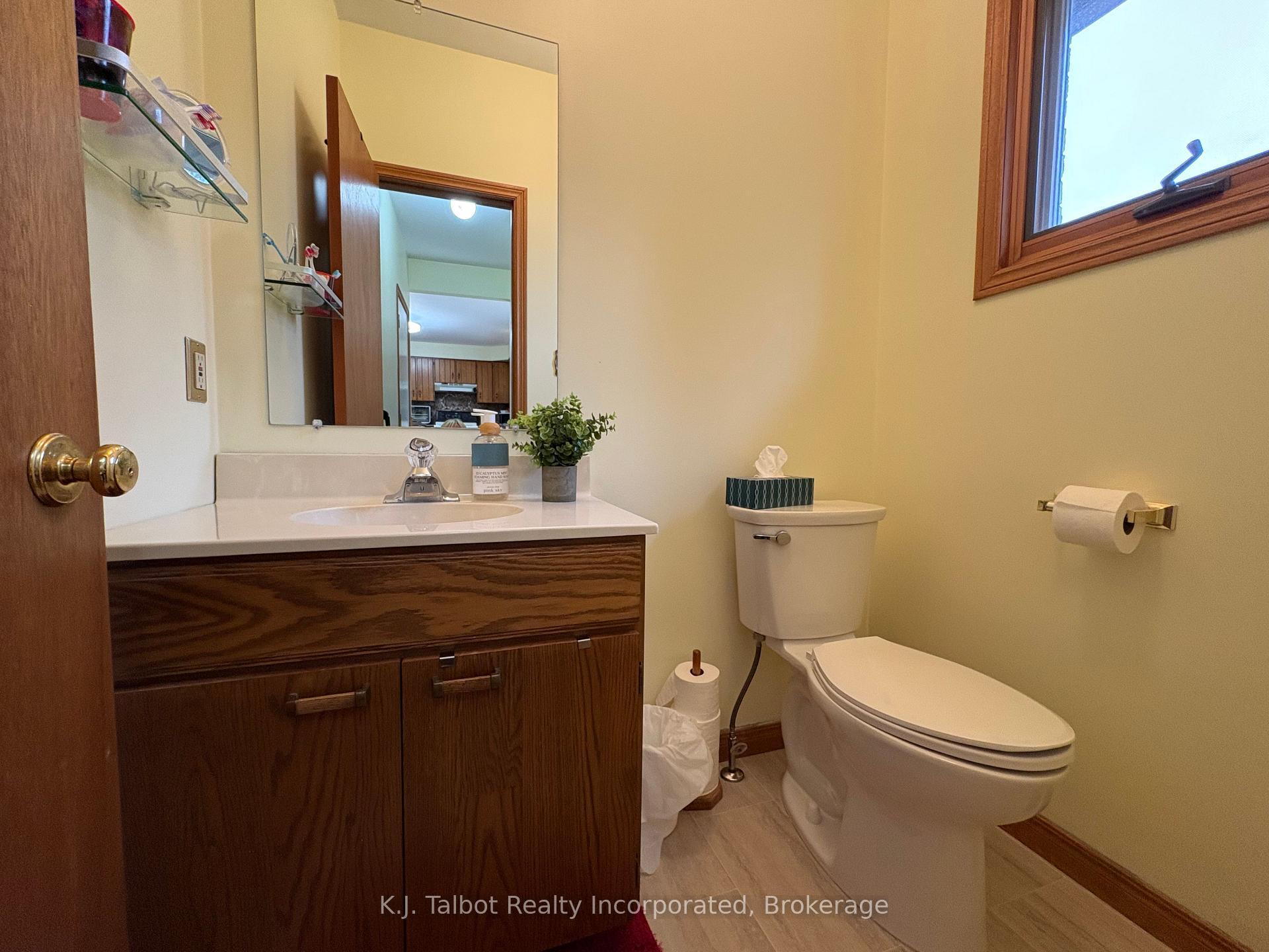 Photo 19 of 215 Bennett Street E, Goderich, Goderich (Town) — HOMEH