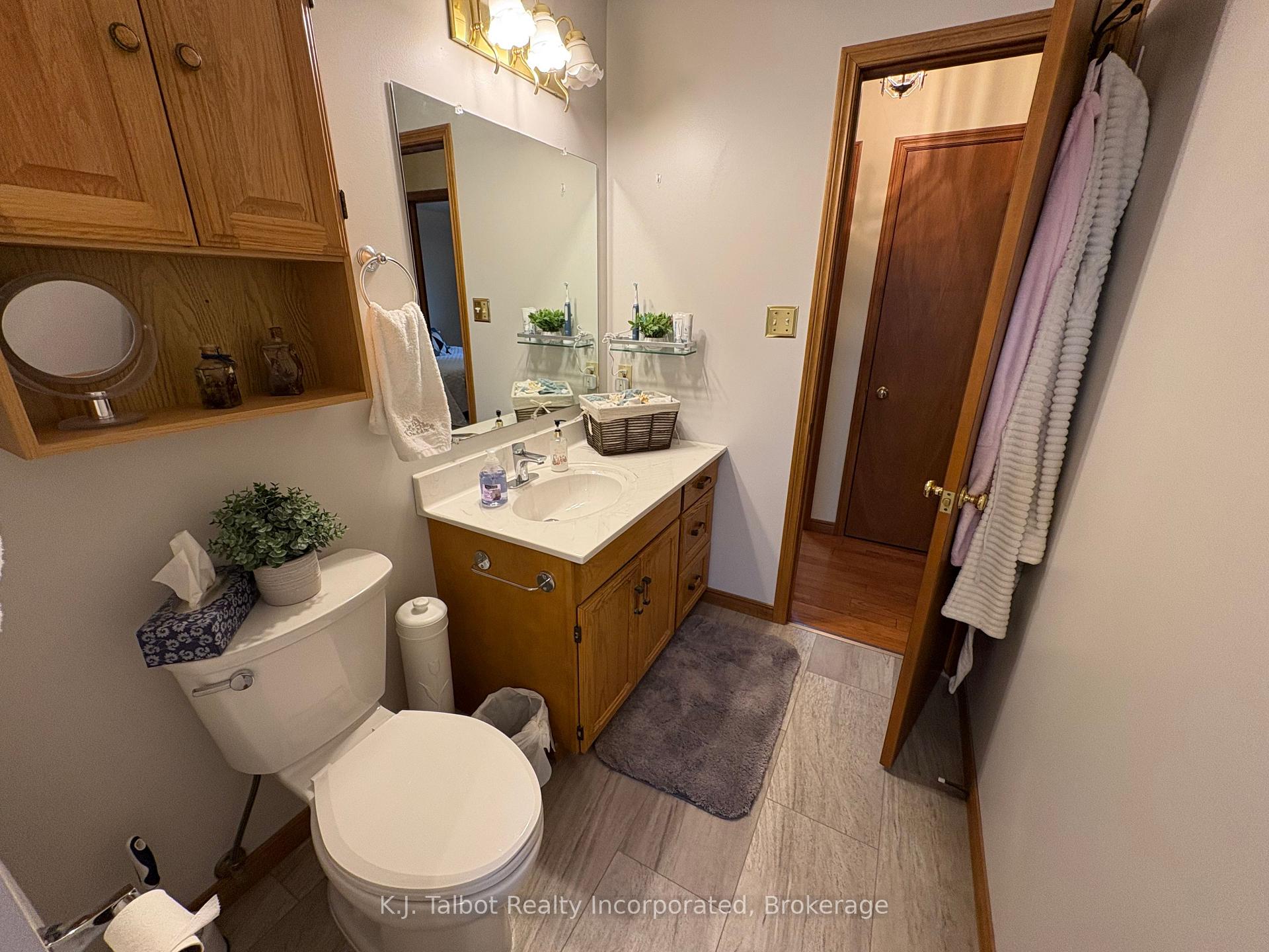 Photo 25 of 215 Bennett Street E, Goderich, Goderich (Town) — HOMEH