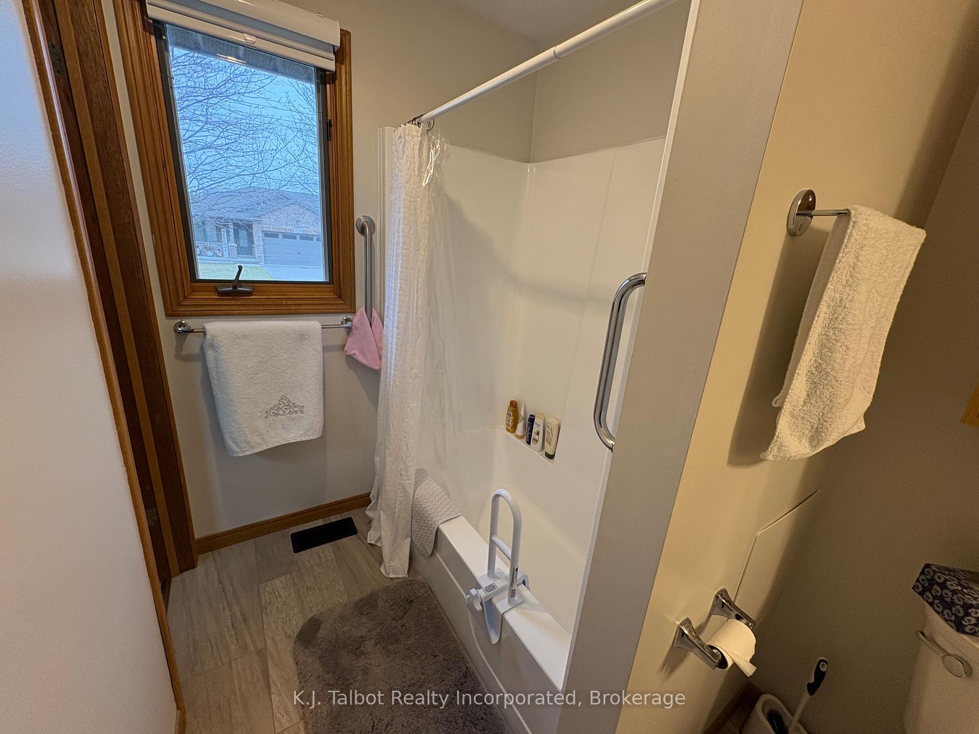 Photo 26 of 215 Bennett Street E, Goderich, Goderich (Town) — HOMEH