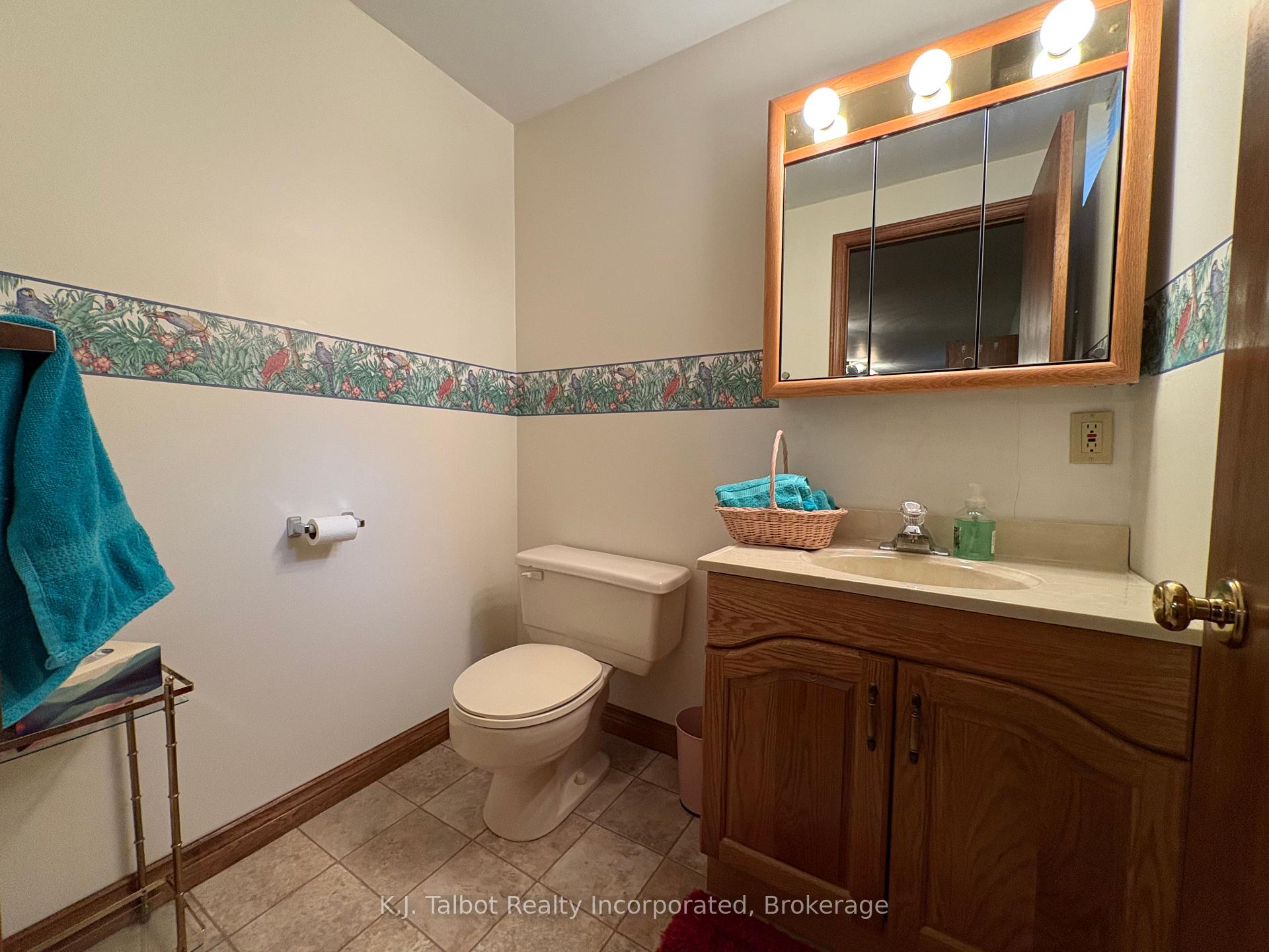 Photo 30 of 215 Bennett Street E, Goderich, Goderich (Town) — HOMEH