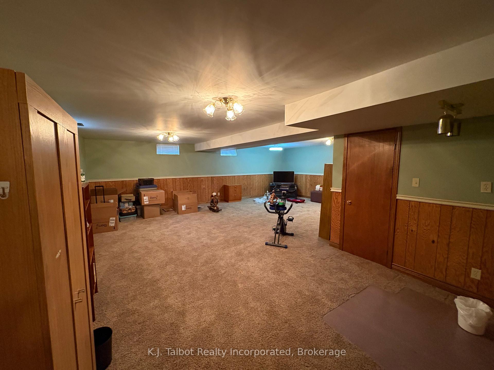 Photo 31 of 215 Bennett Street E, Goderich, Goderich (Town) — HOMEH