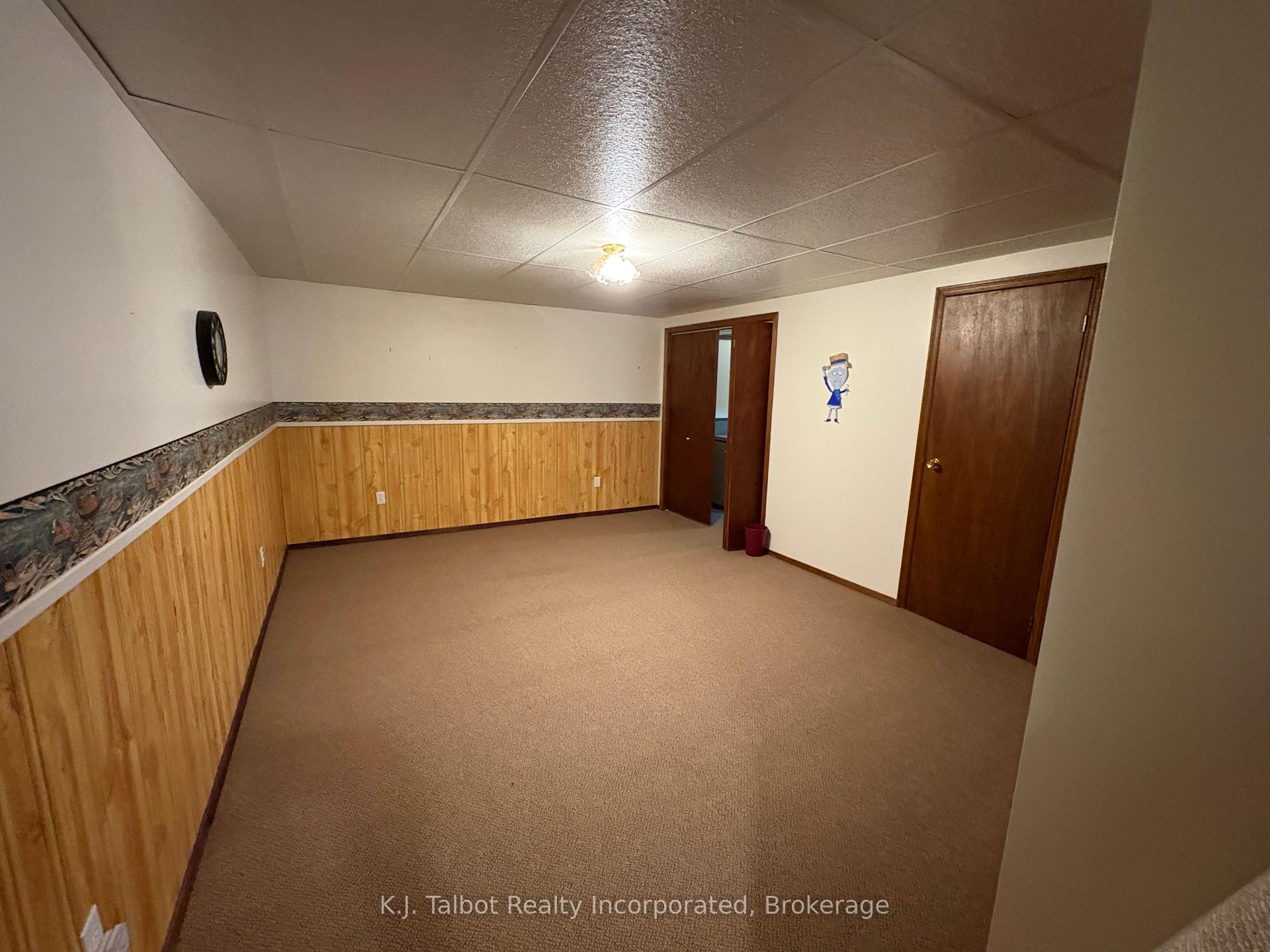Photo 32 of 215 Bennett Street E, Goderich, Goderich (Town) — HOMEH