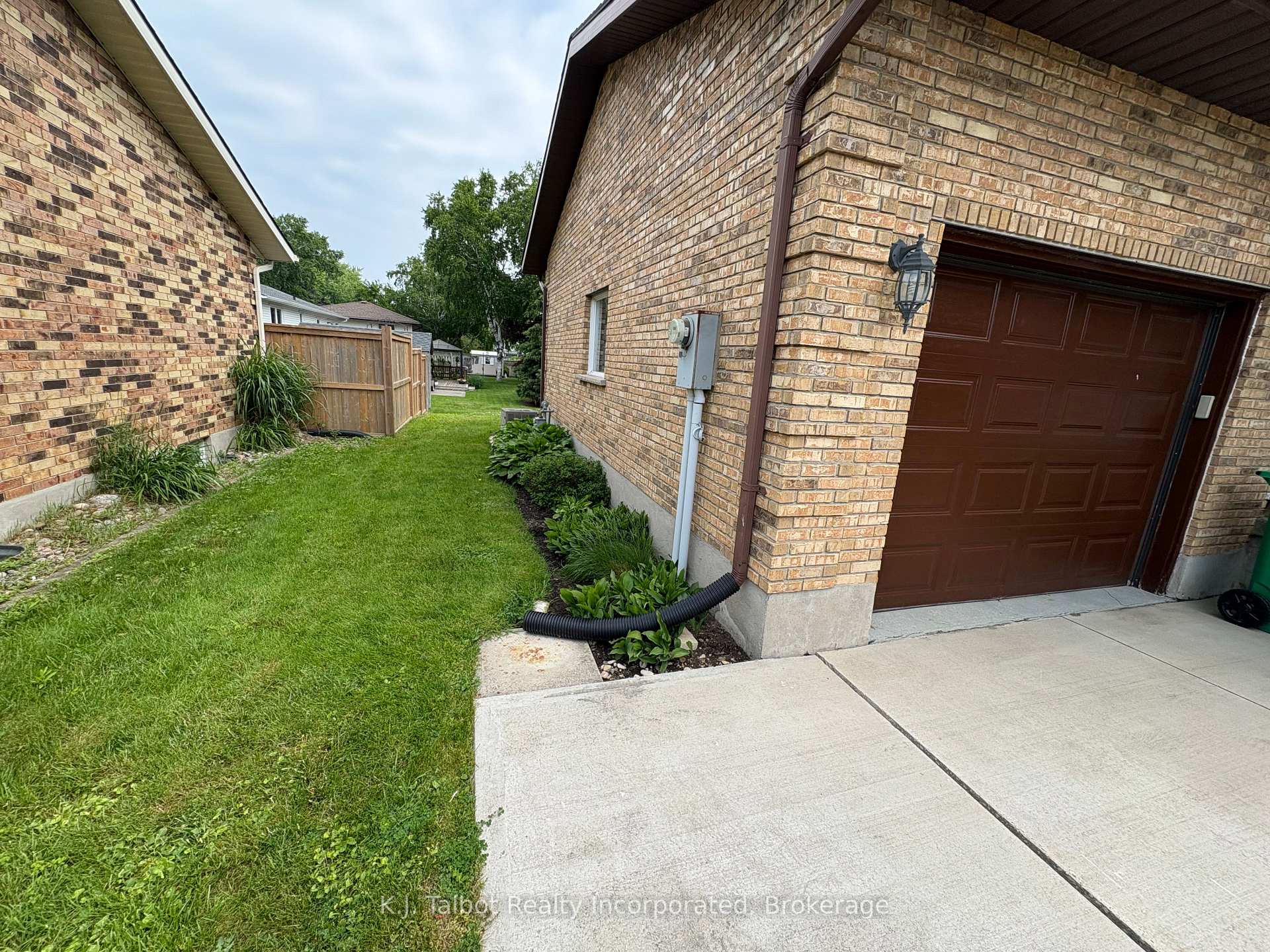 Photo 34 of 215 Bennett Street E, Goderich, Goderich (Town) — HOMEH
