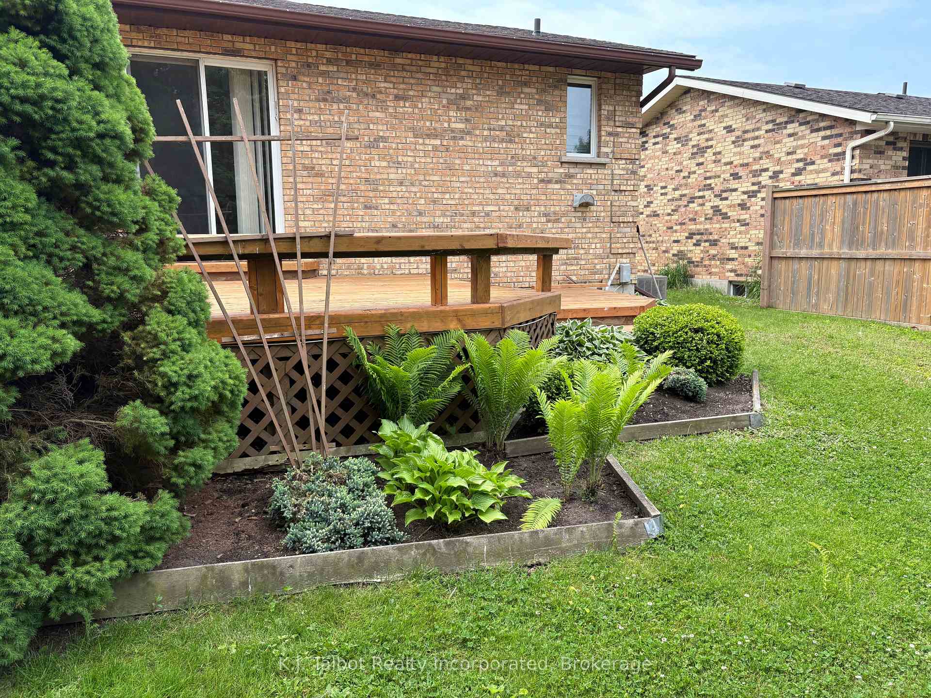 Photo 36 of 215 Bennett Street E, Goderich, Goderich (Town) — HOMEH
