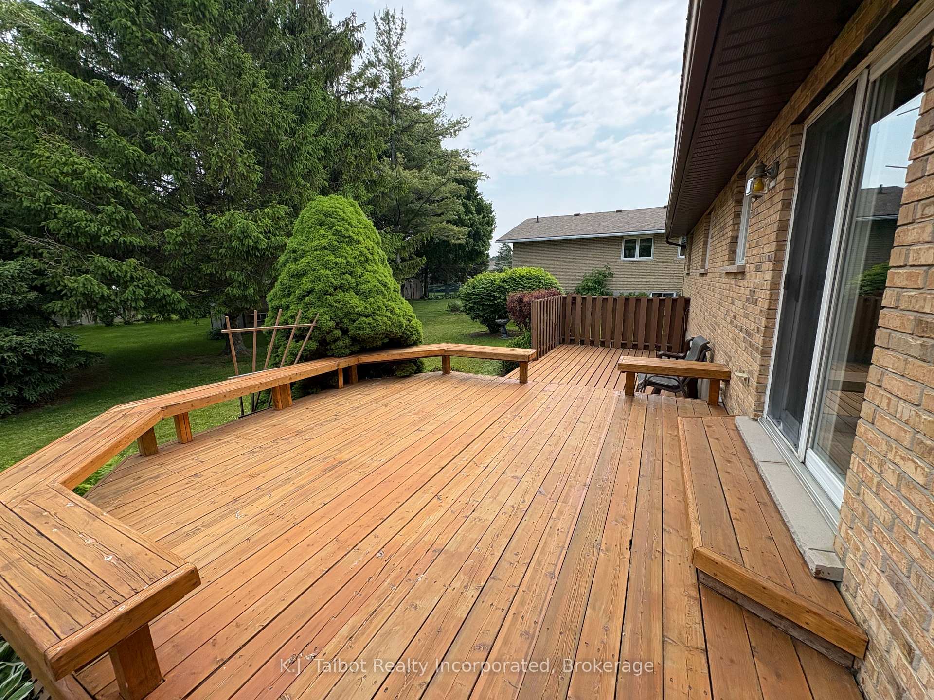 Photo 38 of 215 Bennett Street E, Goderich, Goderich (Town) — HOMEH