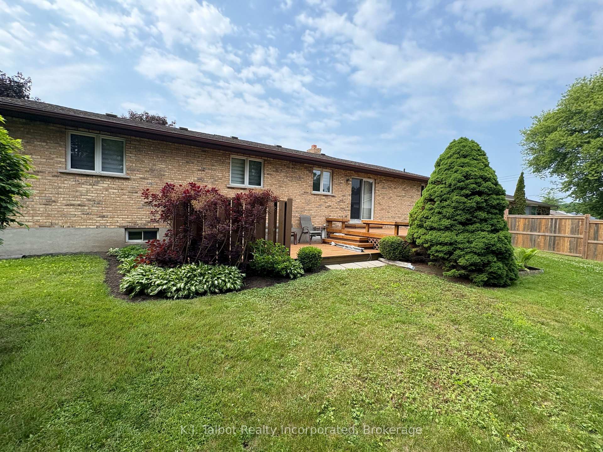 Photo 41 of 215 Bennett Street E, Goderich, Goderich (Town) — HOMEH