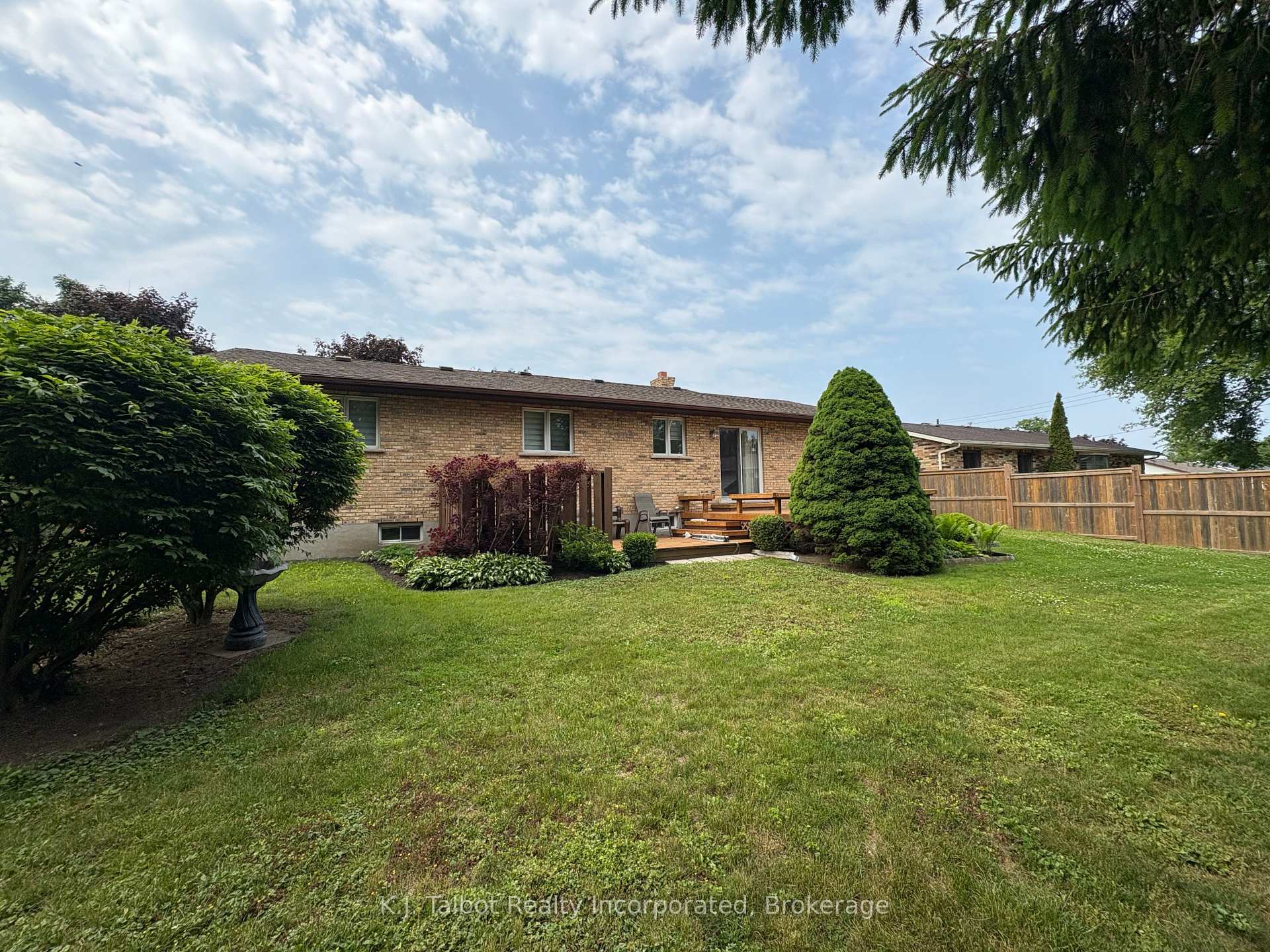 Photo 42 of 215 Bennett Street E, Goderich, Goderich (Town) — HOMEH