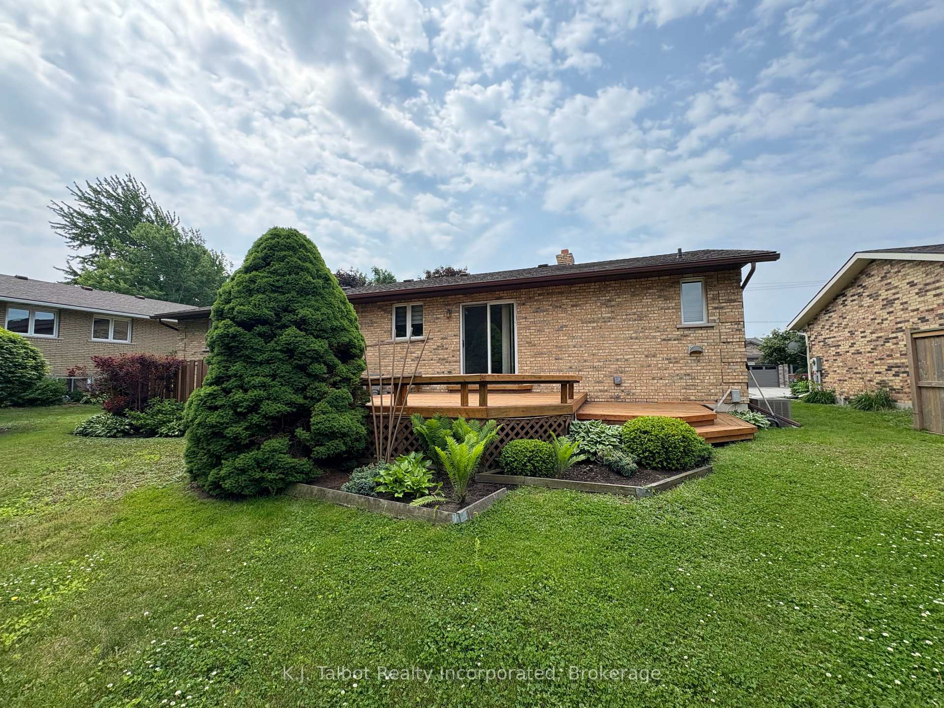 Photo 43 of 215 Bennett Street E, Goderich, Goderich (Town) — HOMEH