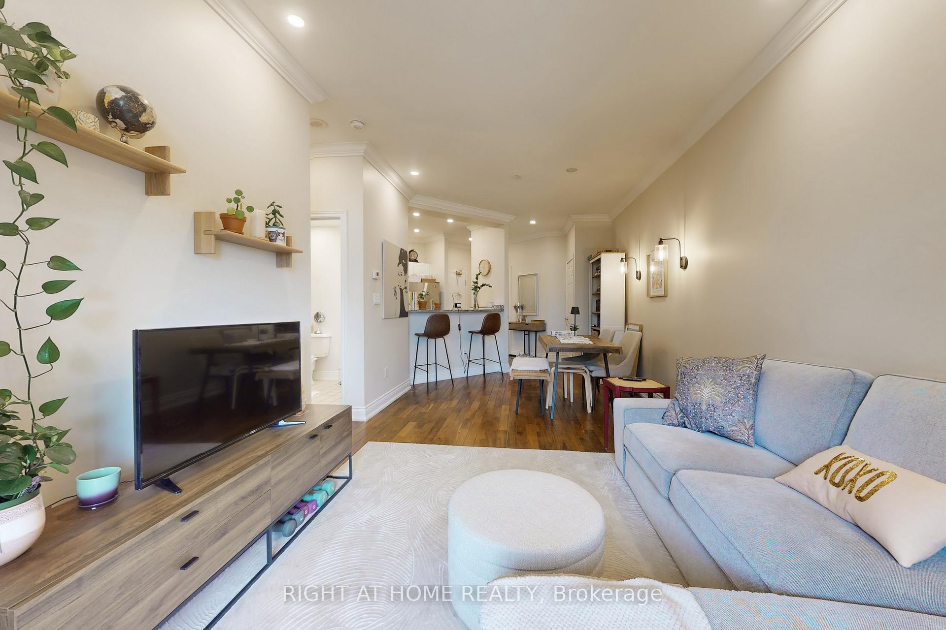 Photo 5 of Unit 308, 1 Leaside Park Drive, Toronto, Thorncliffe Park — HOMEH