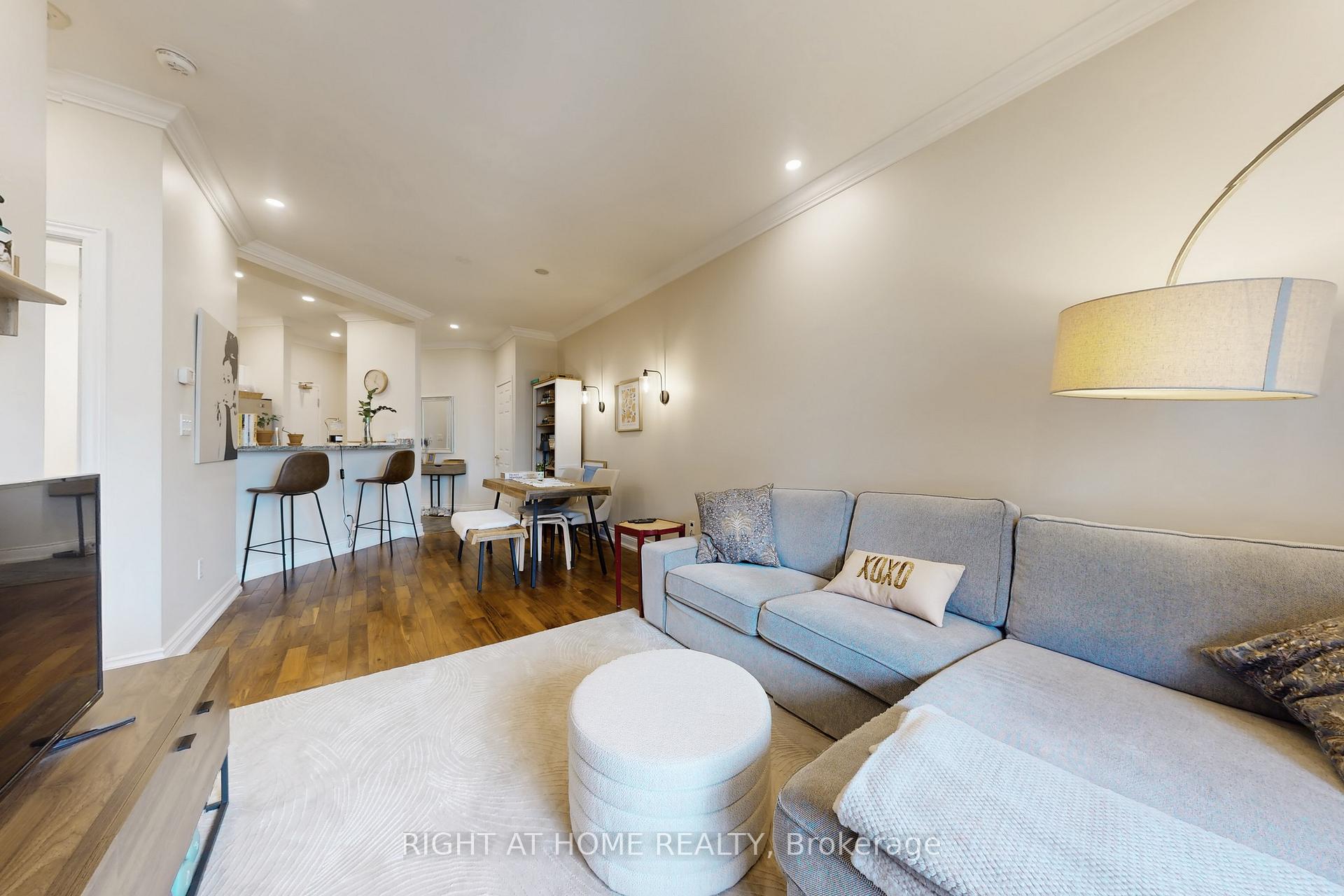 Photo 6 of Unit 308, 1 Leaside Park Drive, Toronto, Thorncliffe Park — HOMEH