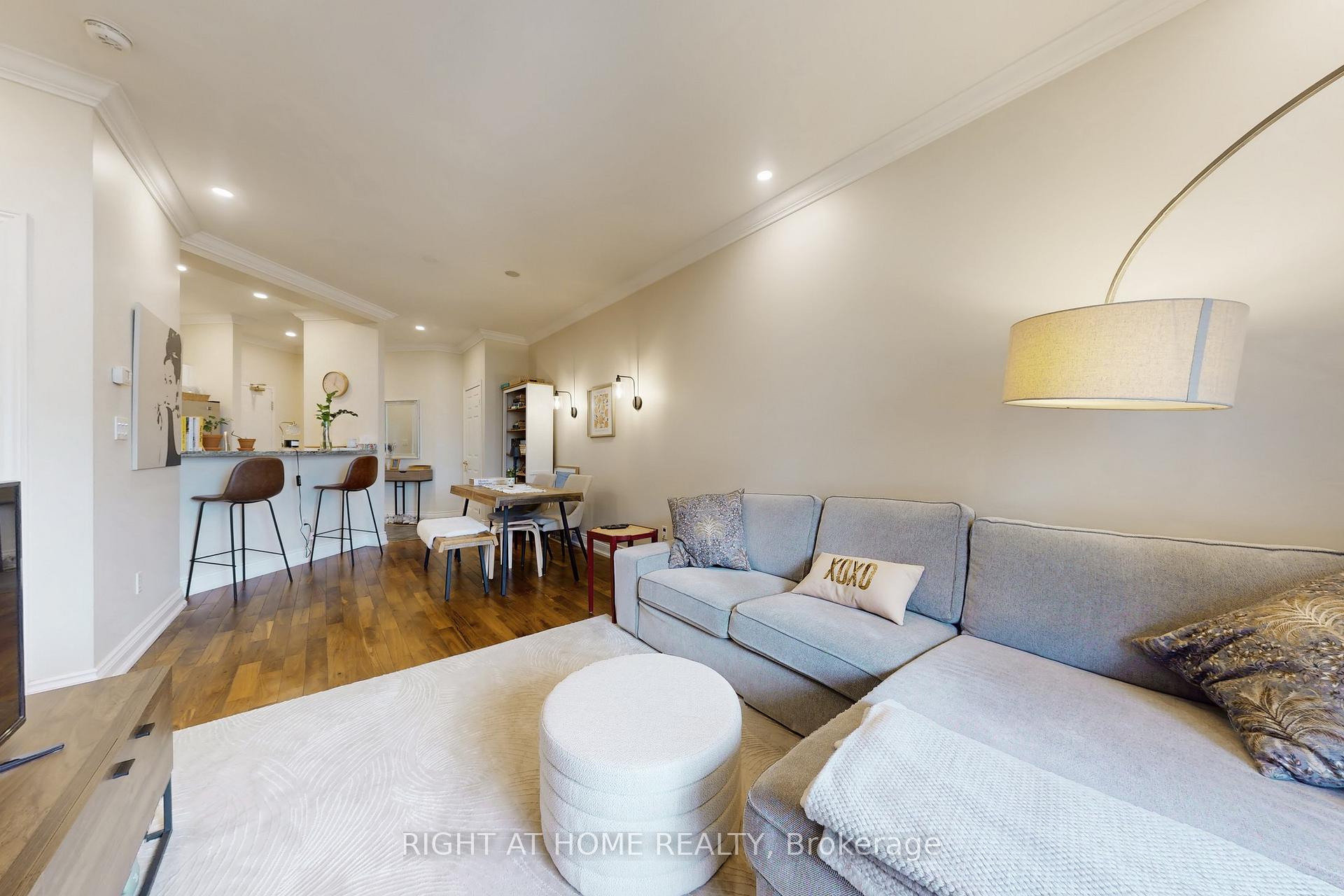 Photo 7 of Unit 308, 1 Leaside Park Drive, Toronto, Thorncliffe Park — HOMEH